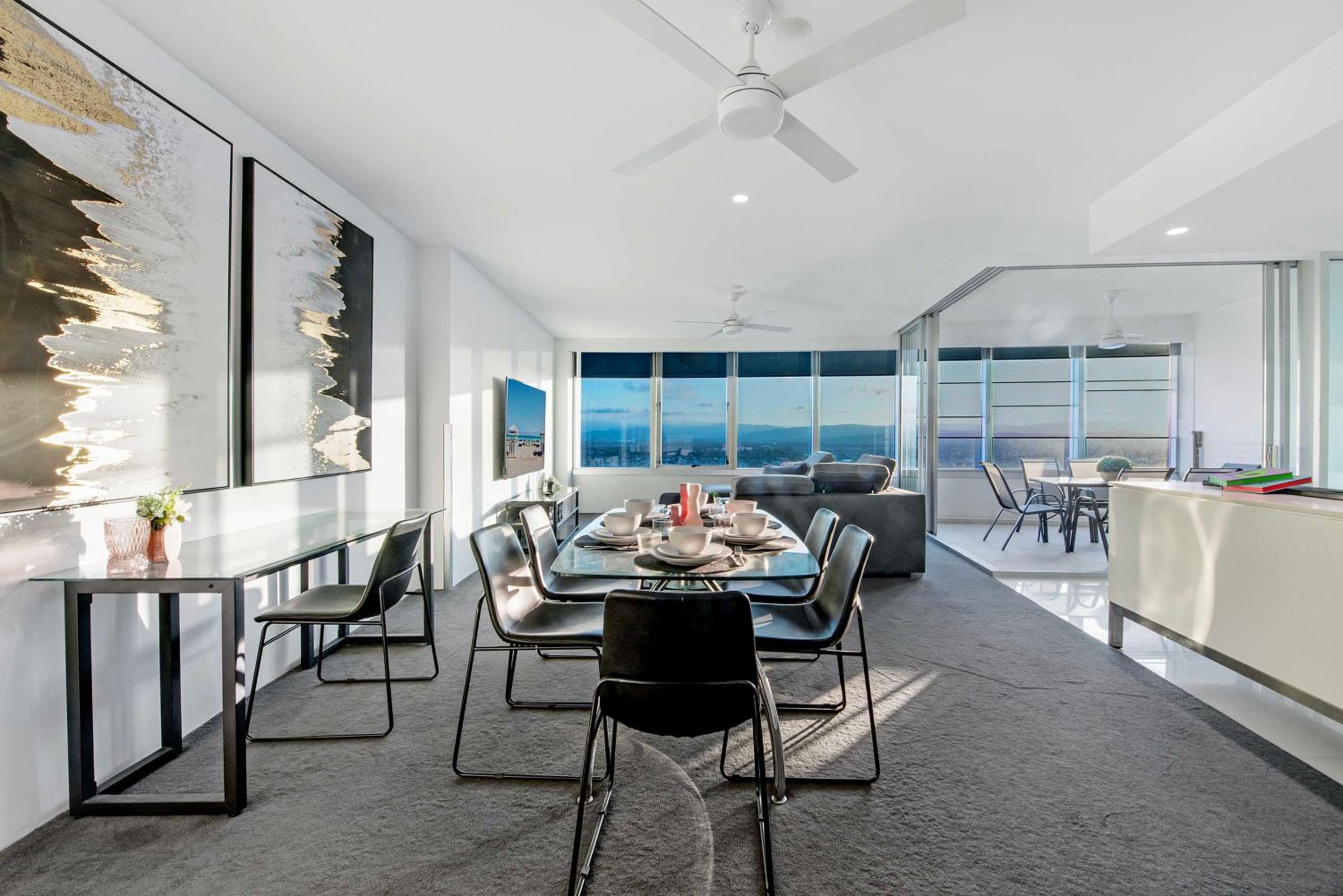 Hinterland Views! - Q Tower Apartments - From Level 3 - Self Contained & Privately Managed - Wow Stay