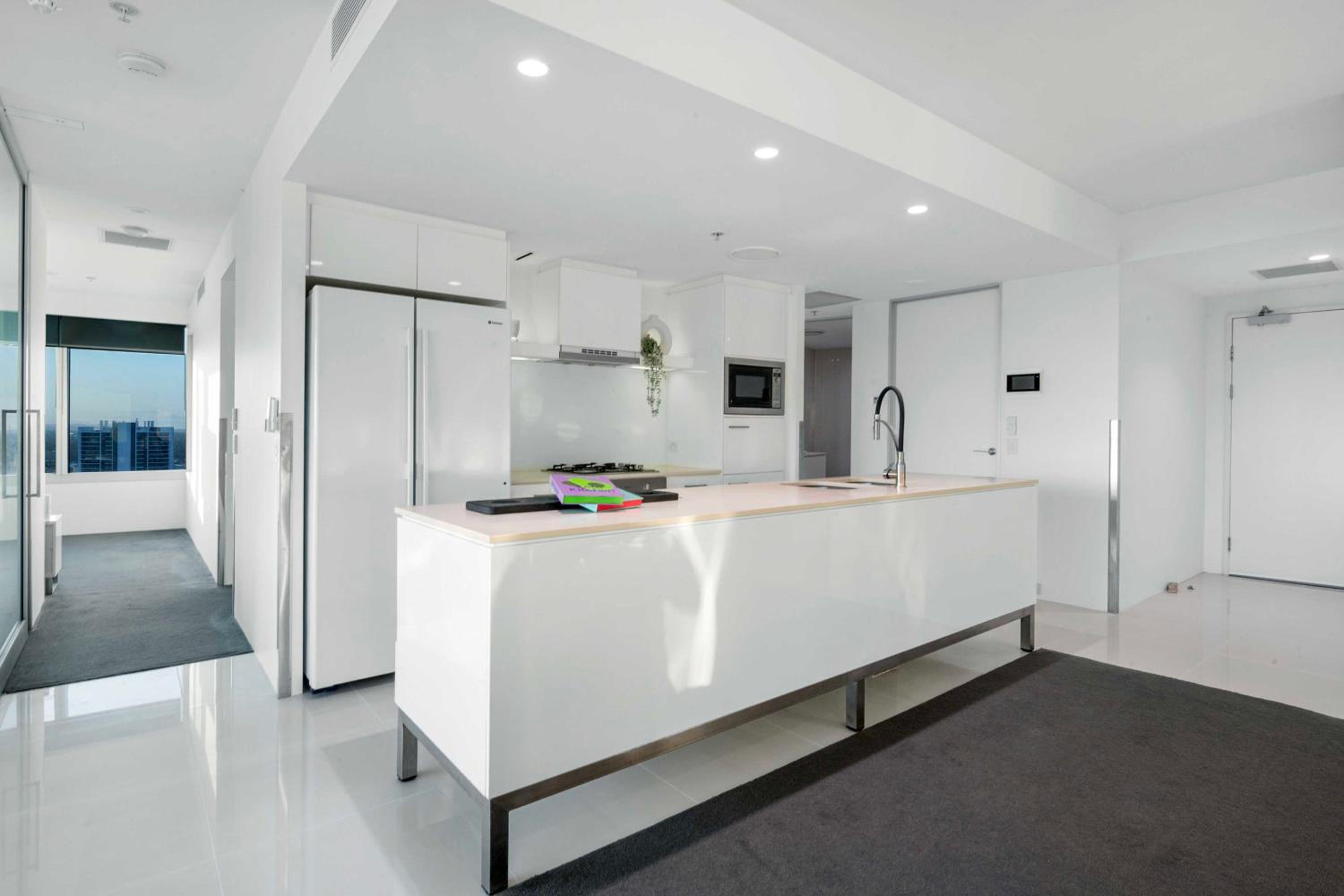 Hinterland Views! - Q Tower Apartments - From Level 3 - Self Contained & Privately Managed - Wow Stay
