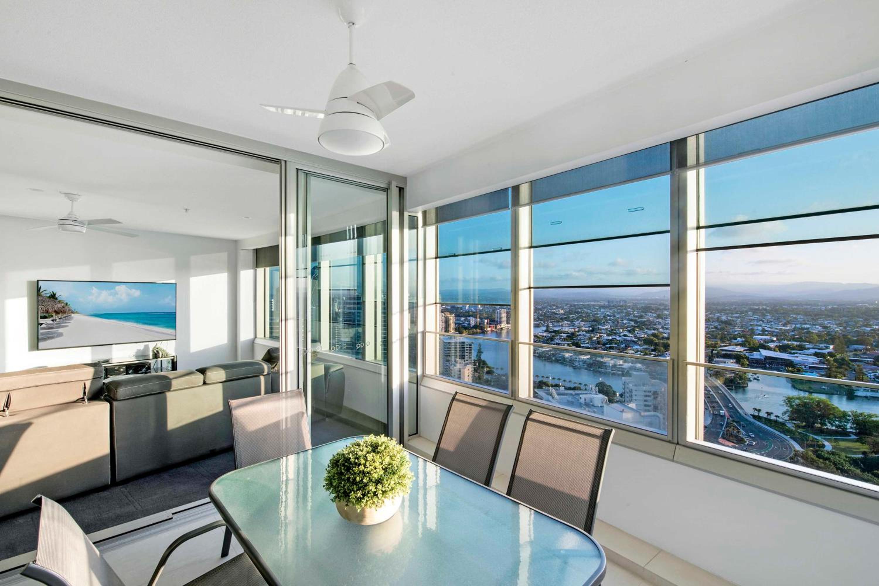 Hinterland Views! - Q Tower Apartments - From Level 3 - Self Contained & Privately Managed - Wow Stay