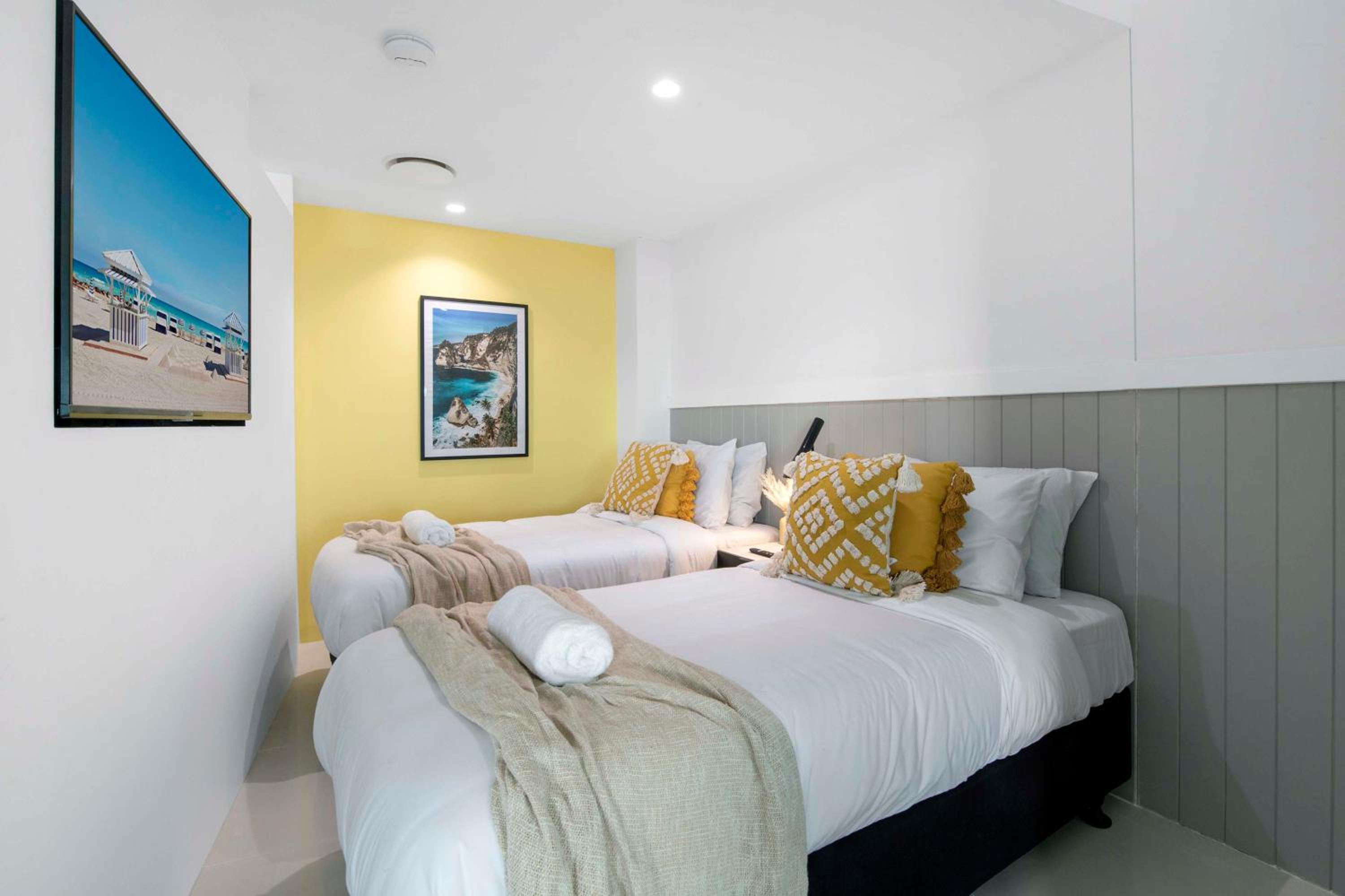 Hinterland Views! - Q Tower Apartments - From Level 3 - Self Contained & Privately Managed - Wow Stay