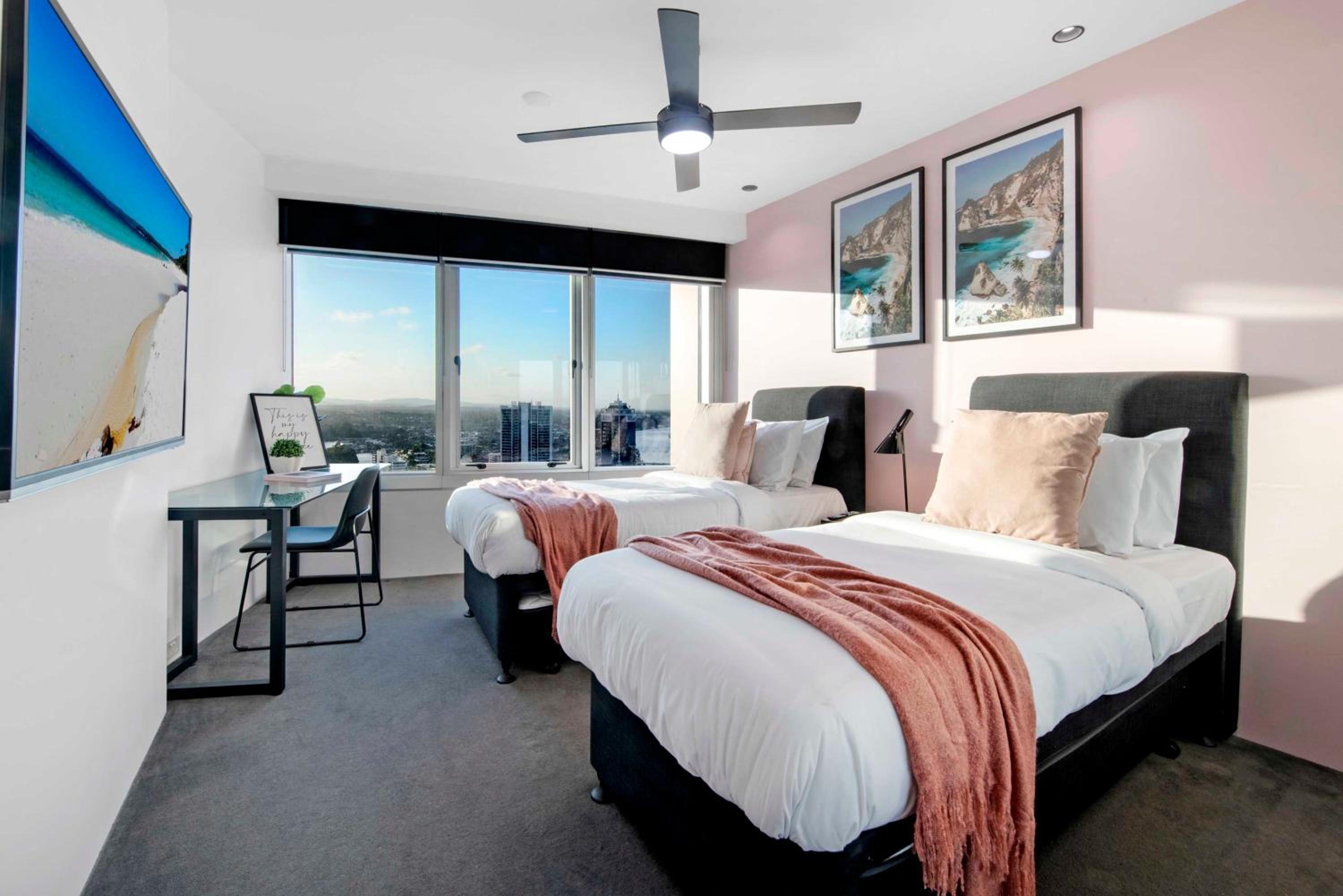 Hinterland Views! - Q Tower Apartments - From Level 3 - Self Contained & Privately Managed - Wow Stay
