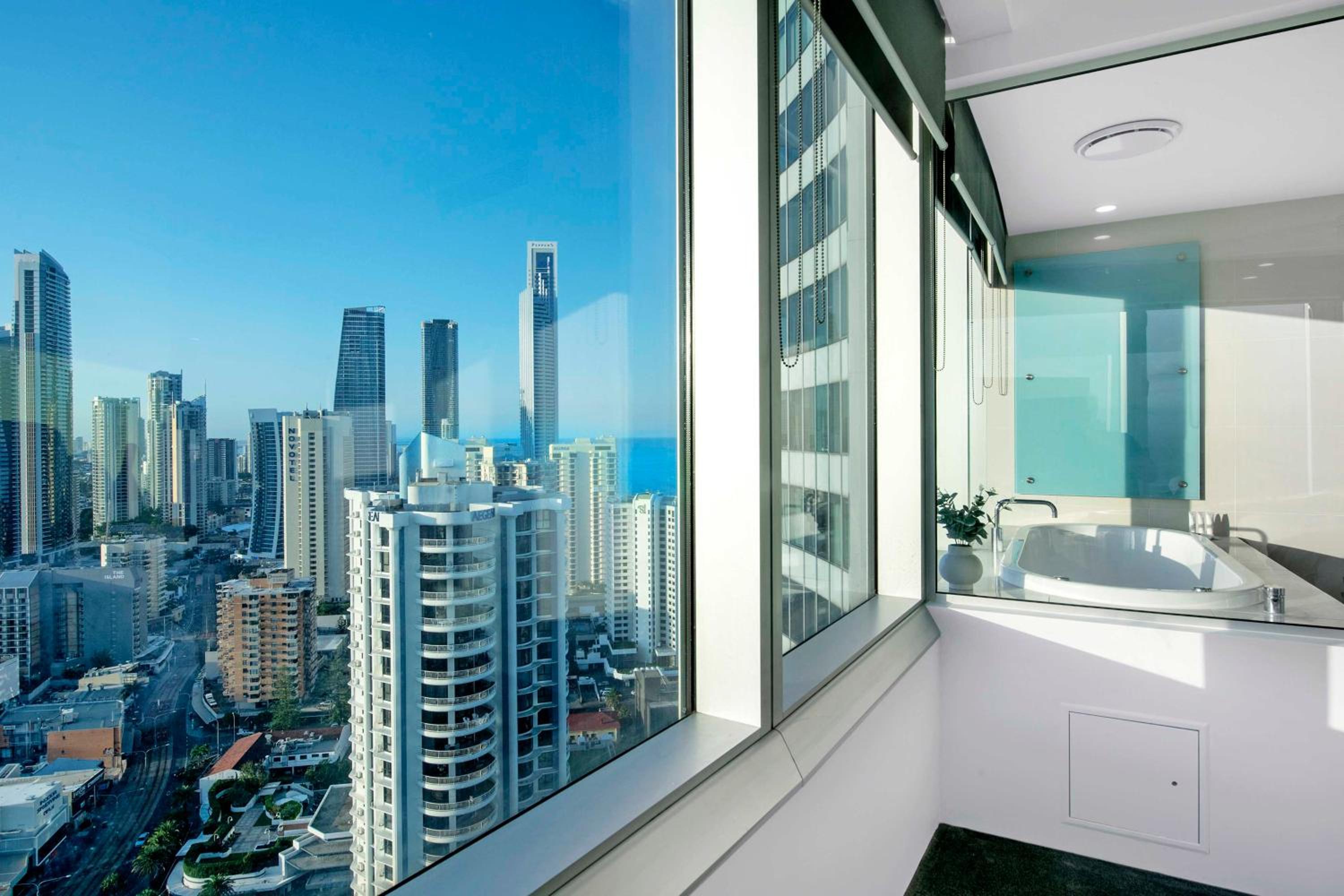 Hinterland Views! - Q Tower Apartments - From Level 3 - Self Contained & Privately Managed - Wow Stay