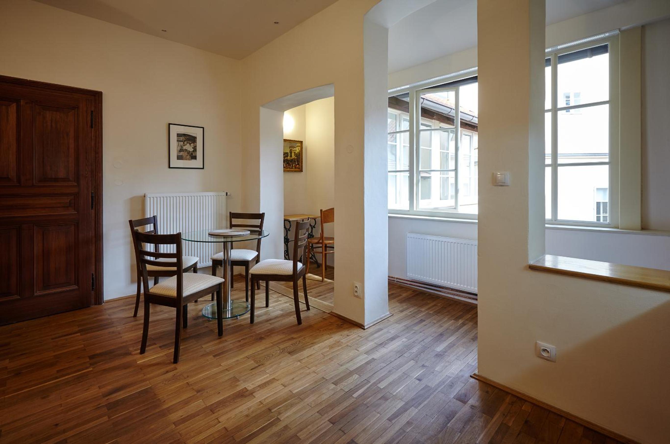 Queen Bee apartments