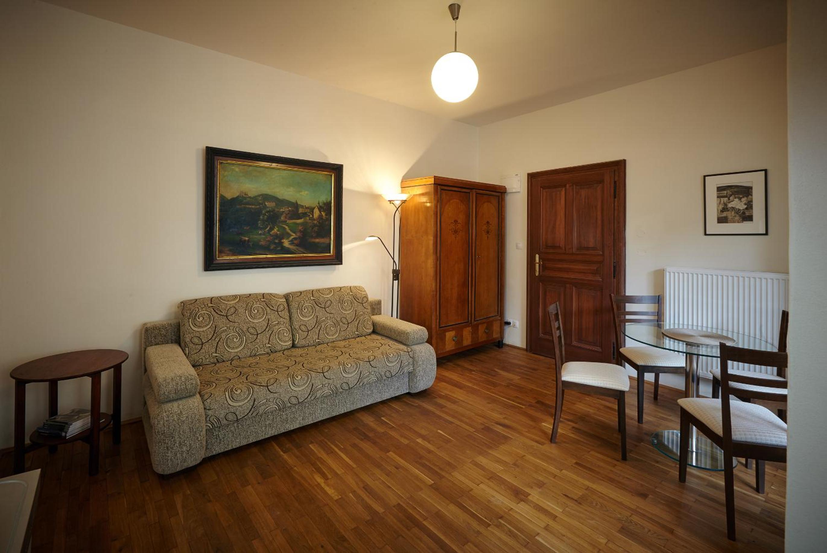 Queen Bee apartments