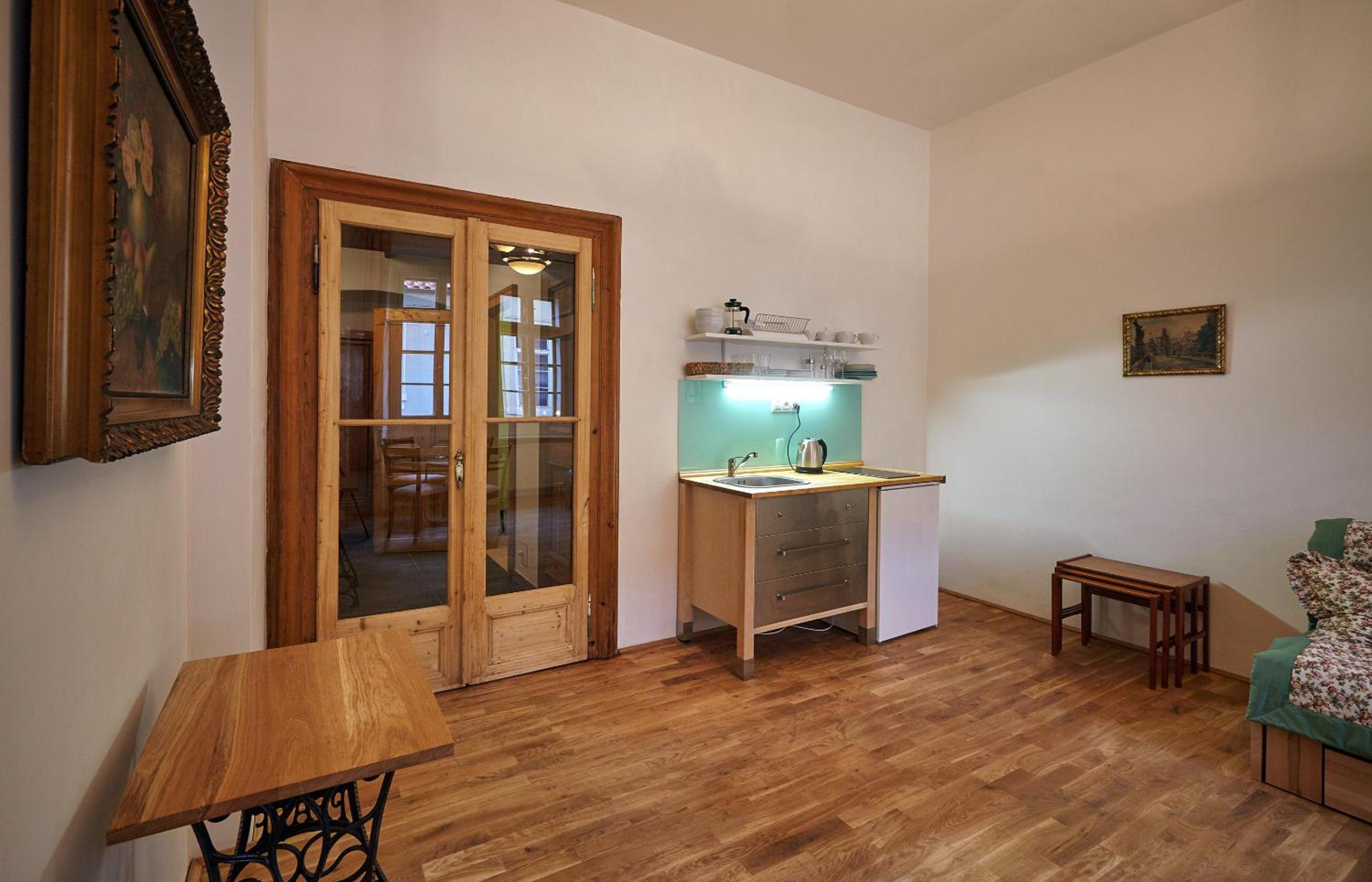 Queen Bee apartments