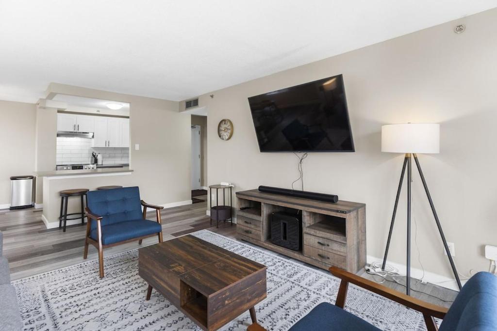 Saskatoon Vacations - Newly Renovated 2 Bedroom Downtown Saskatoon Condo - Property Image 1