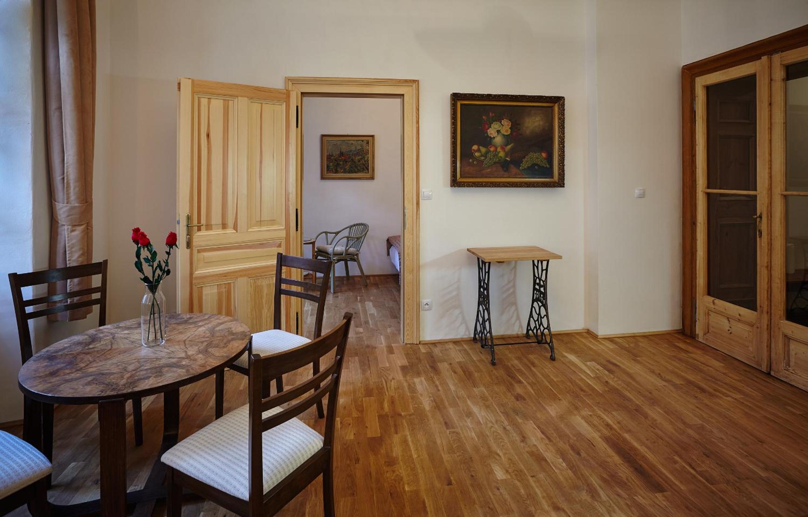 Queen Bee apartments