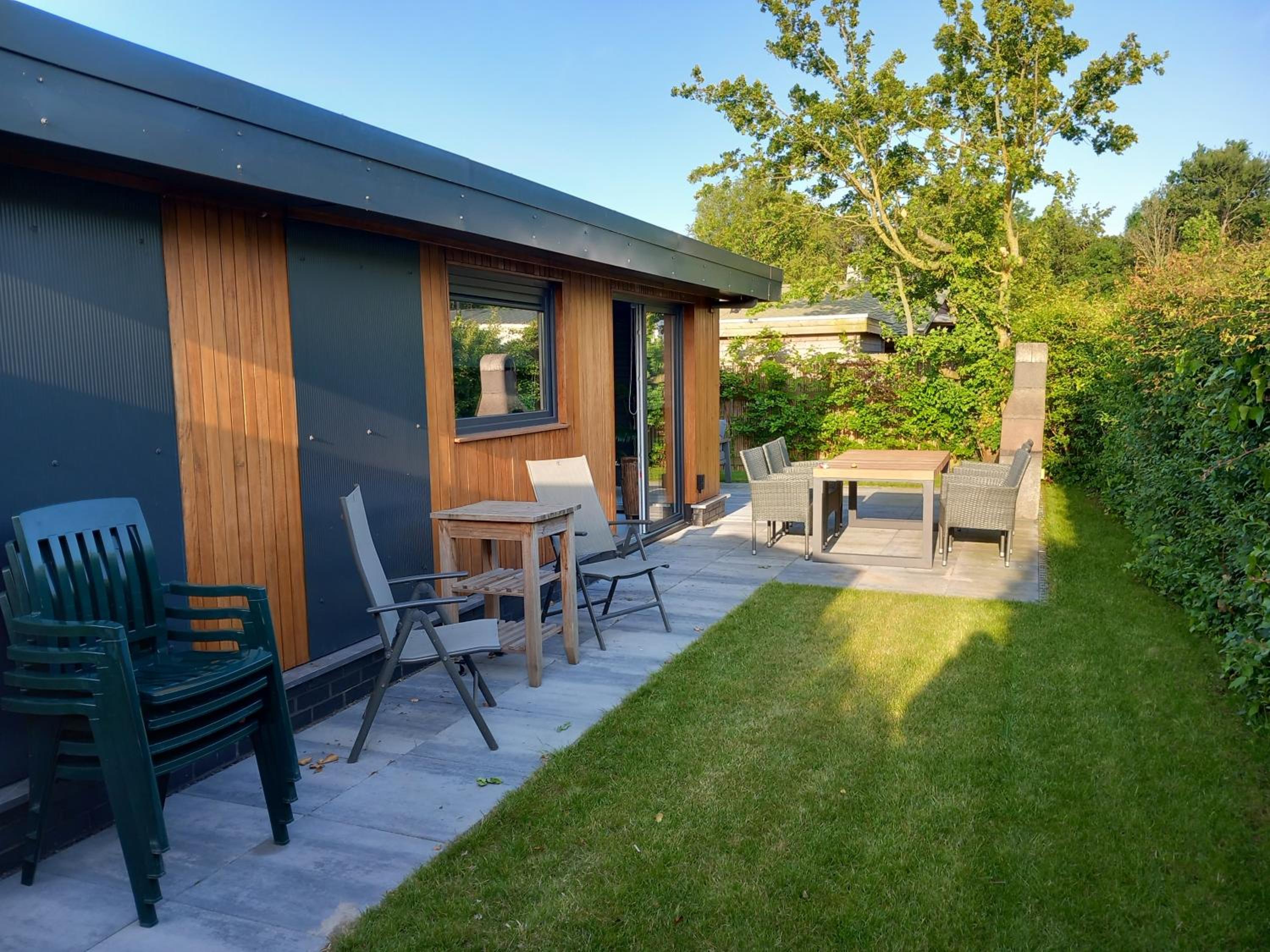 Luxe Recreatie Bungalow NO 10 view 2