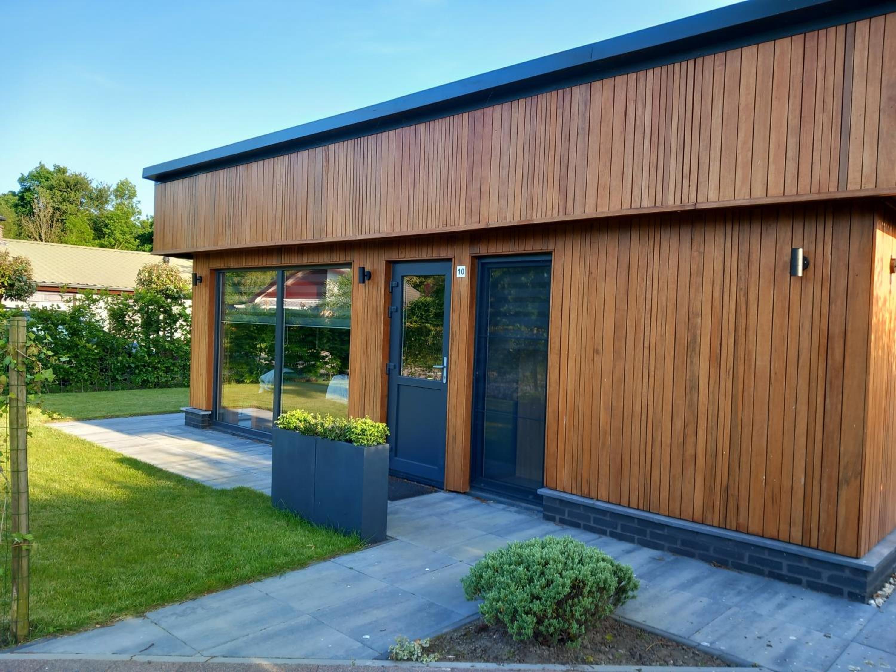 Luxe Recreatie Bungalow NO 10 view 3
