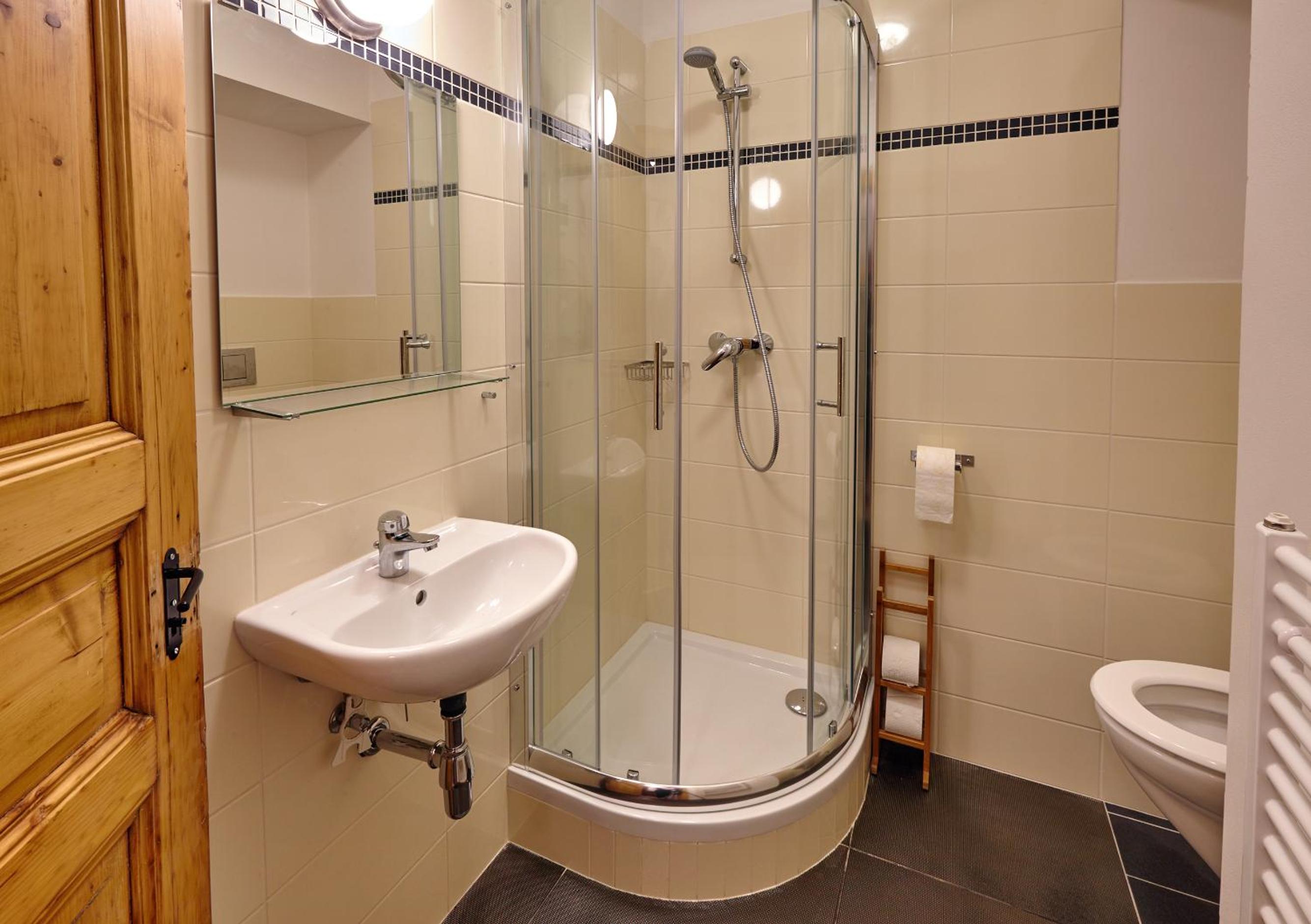 Queen Bee apartments