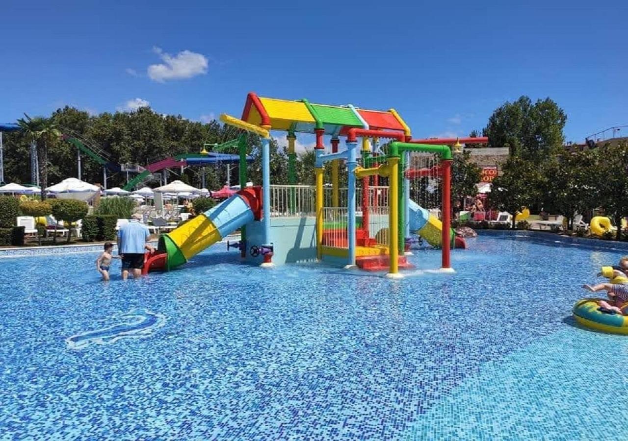 Ideal three bed apartment for families closed to the Beach
