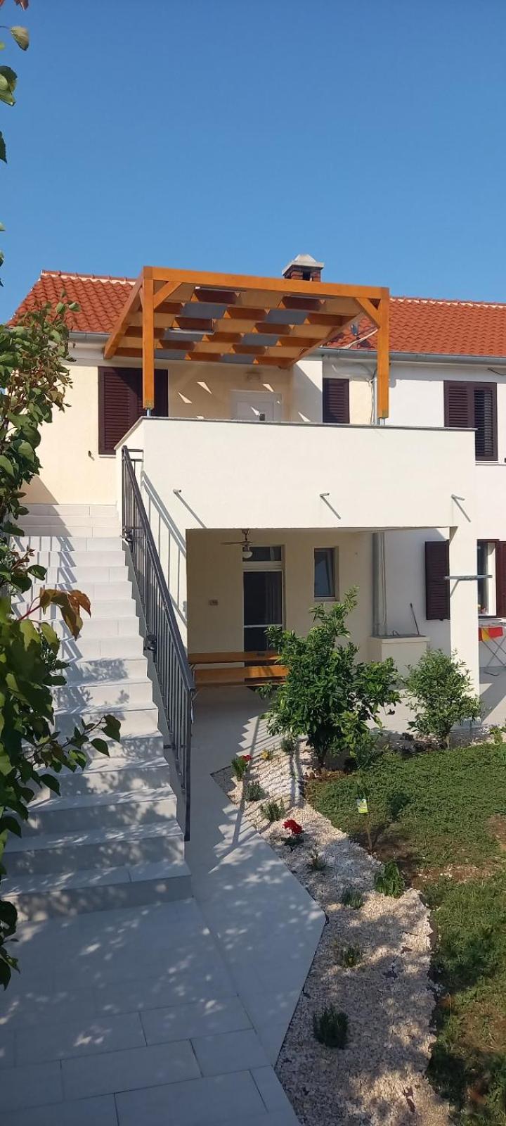 Beach apartment VAMI with sea view view 3