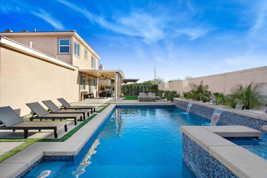 Modern Luxury Home w/ Private Pool & Spa 2.0 view 5