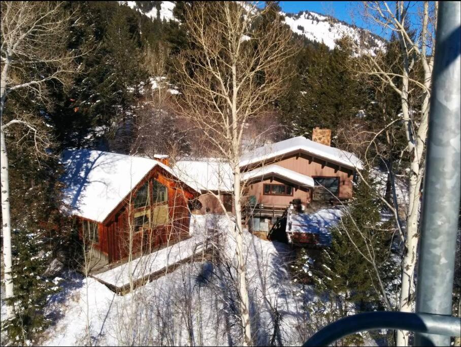Bray House - Ski-in Ski-out family home view 4