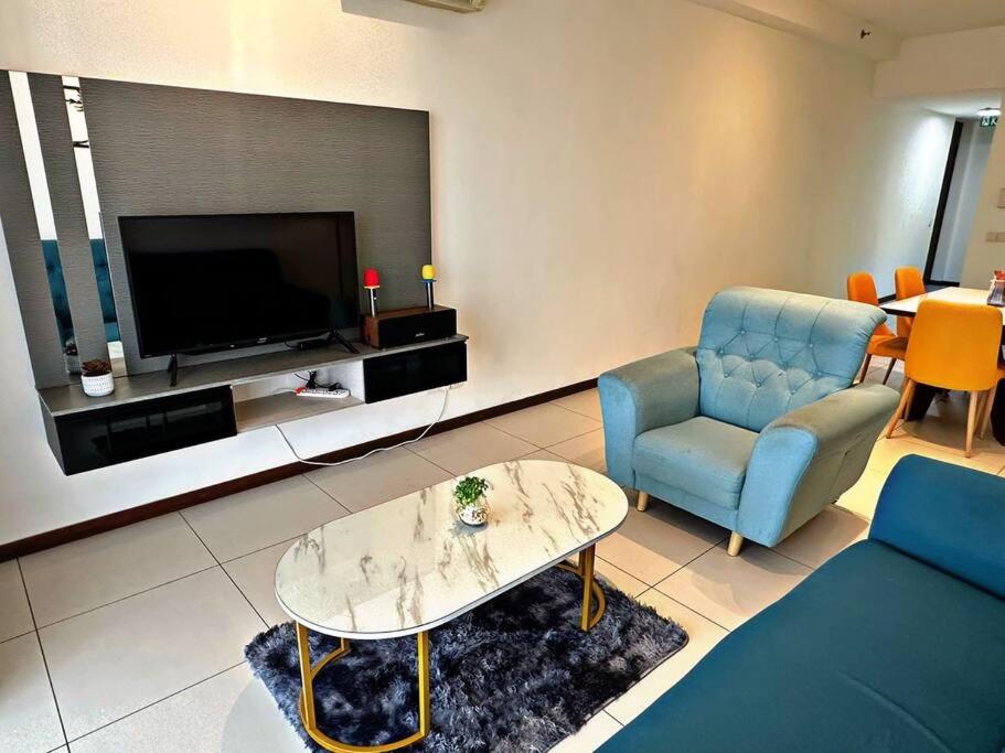 NEW 4Queen Bed 3 Room 2CP near Gurney with tvbox and KTV Set