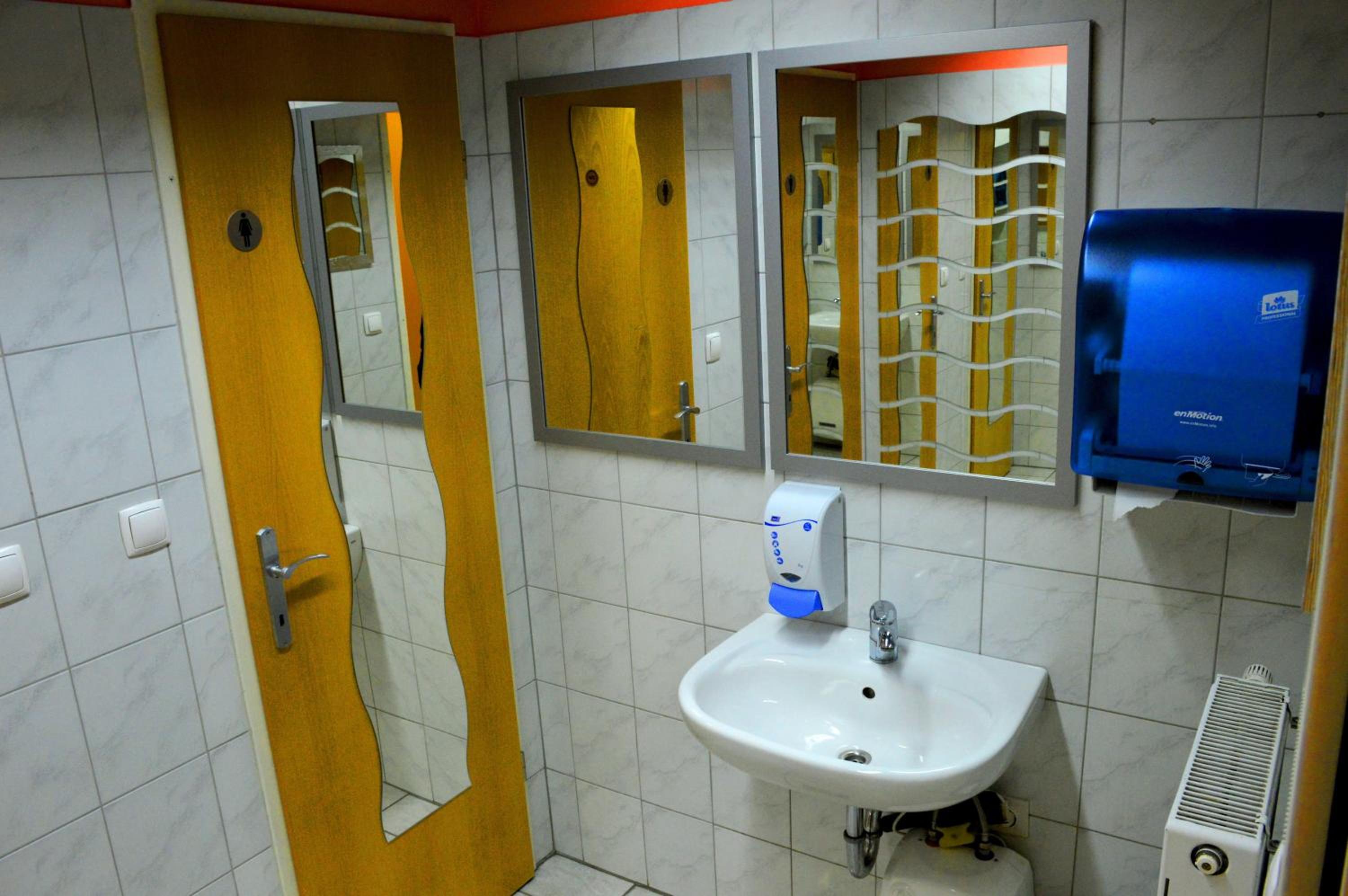 TEJ HOSTEL
