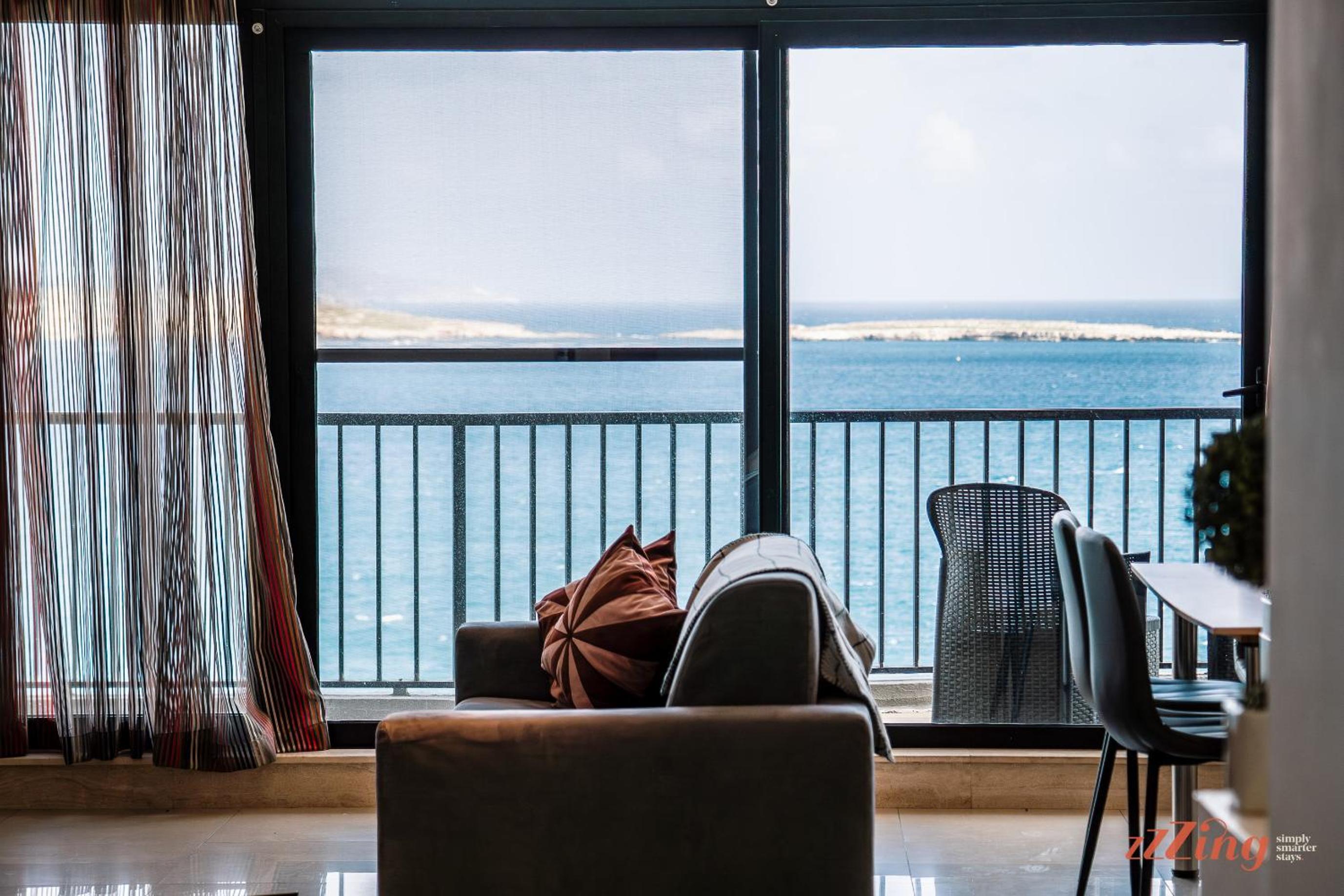 A Stylish Seaside Holiday Home photo 2