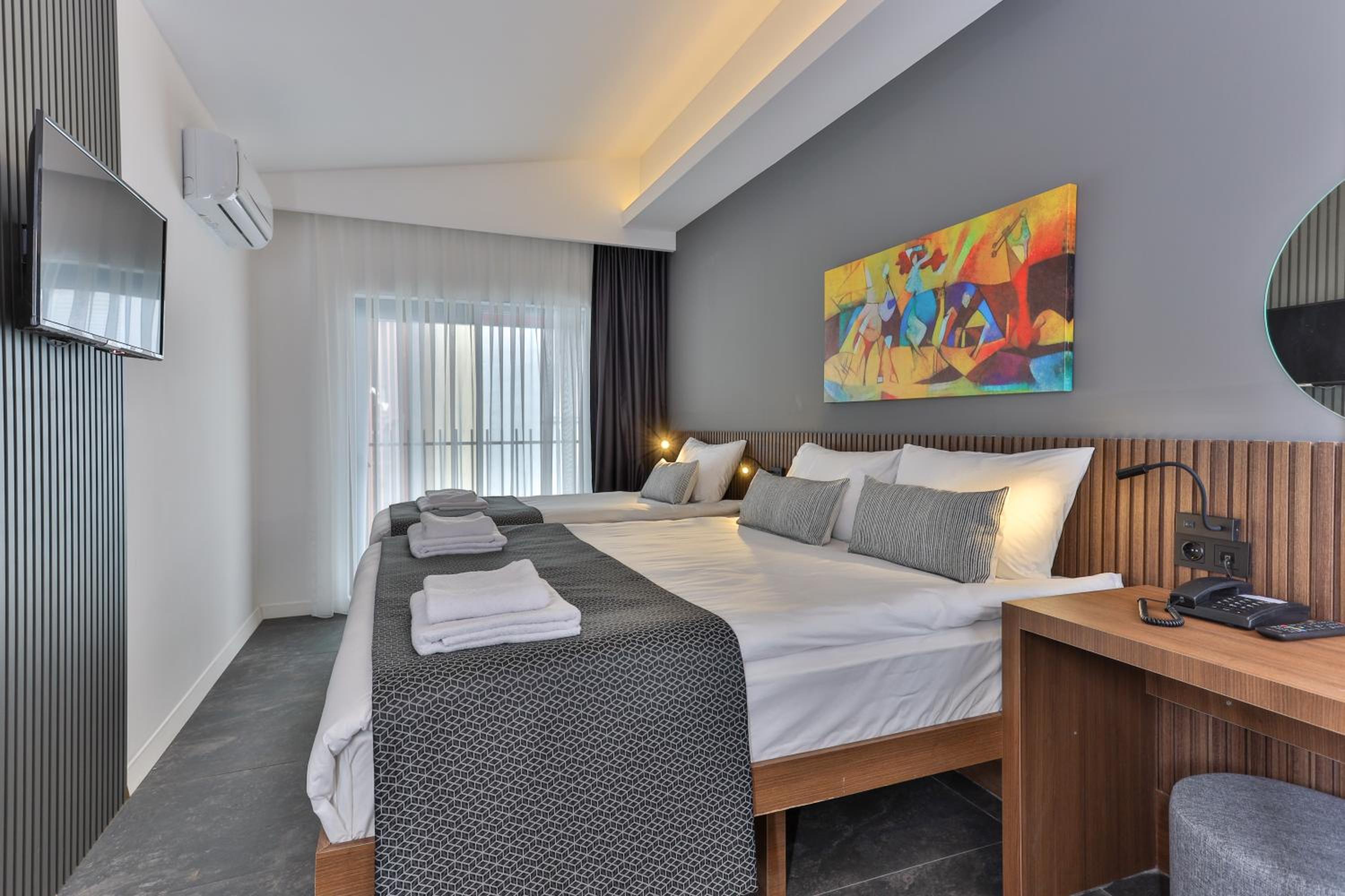 Wolf Of The City Otel - Image 86