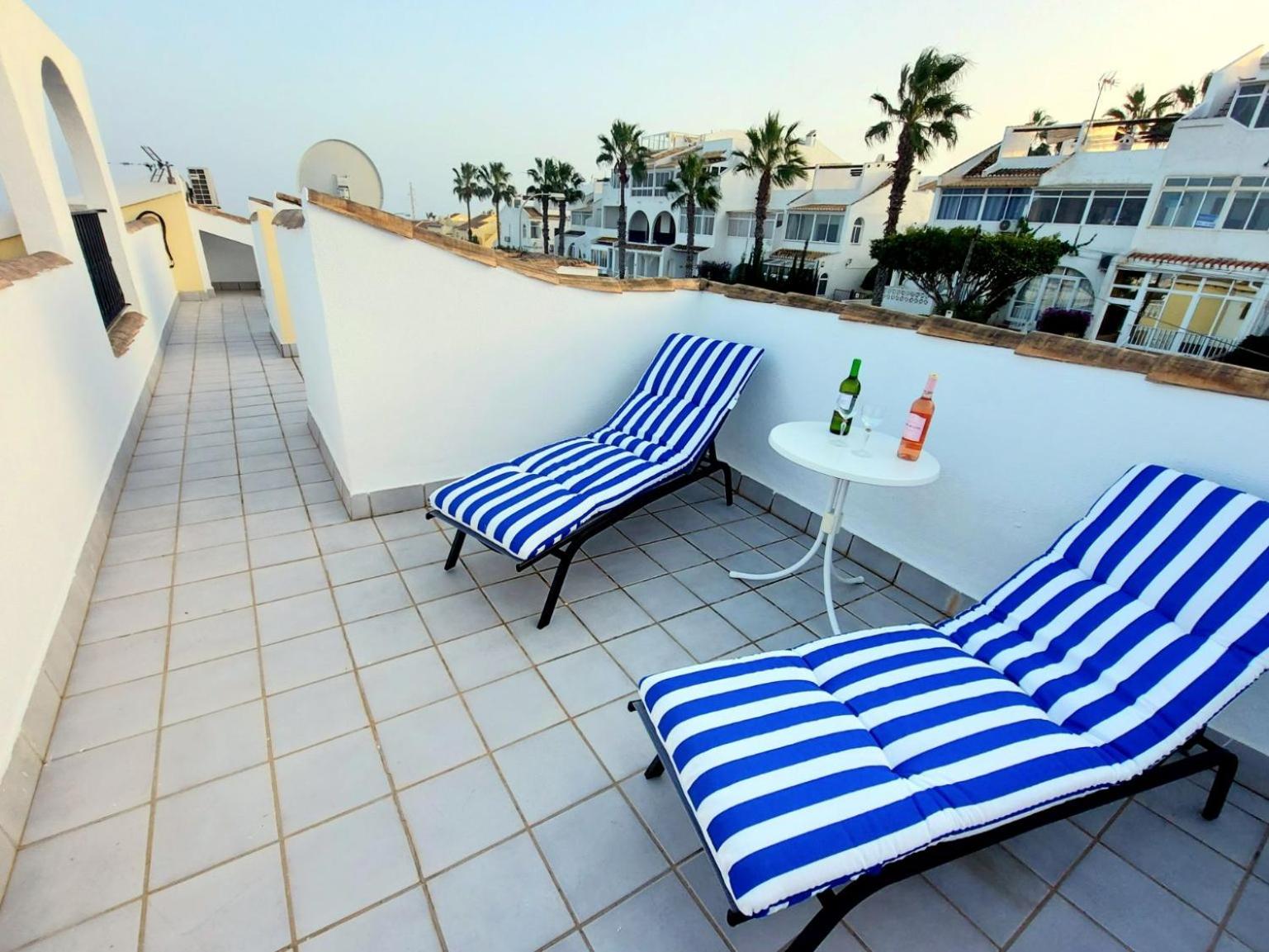 Casa Prins 2-bed apartment with stunning views view 4