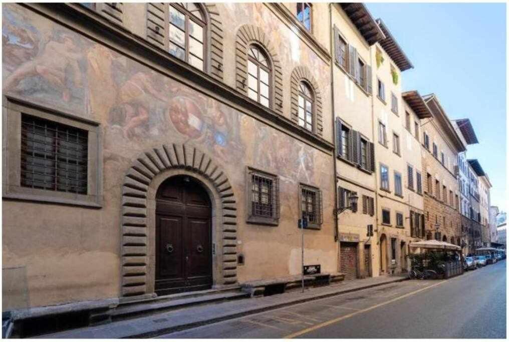 VIVALDI Elegant Apartment In Piazza santa Croce photo 3