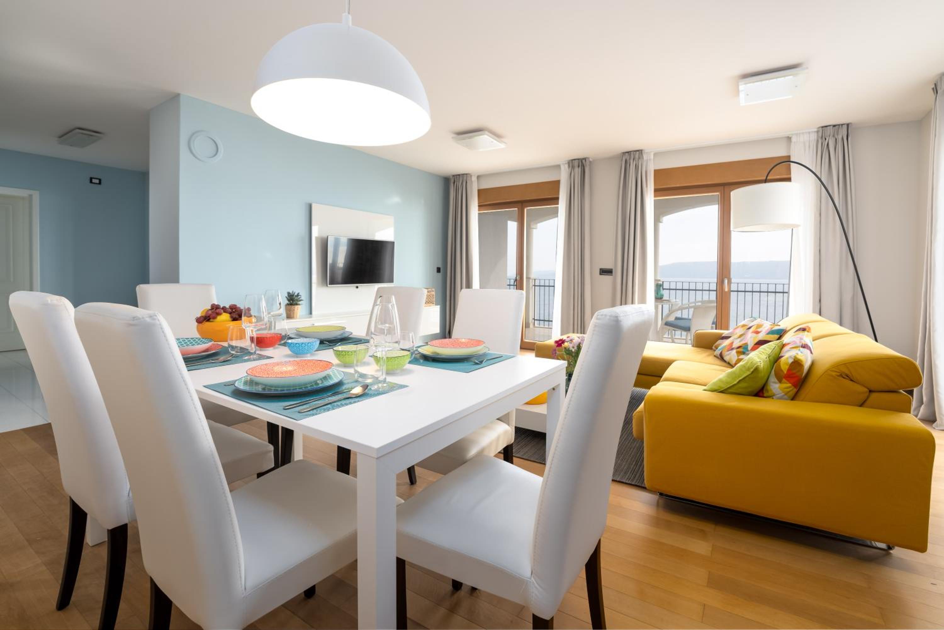 Großzügiges Appartement direkt am Meer mit eigenem Pool - Povile Suites