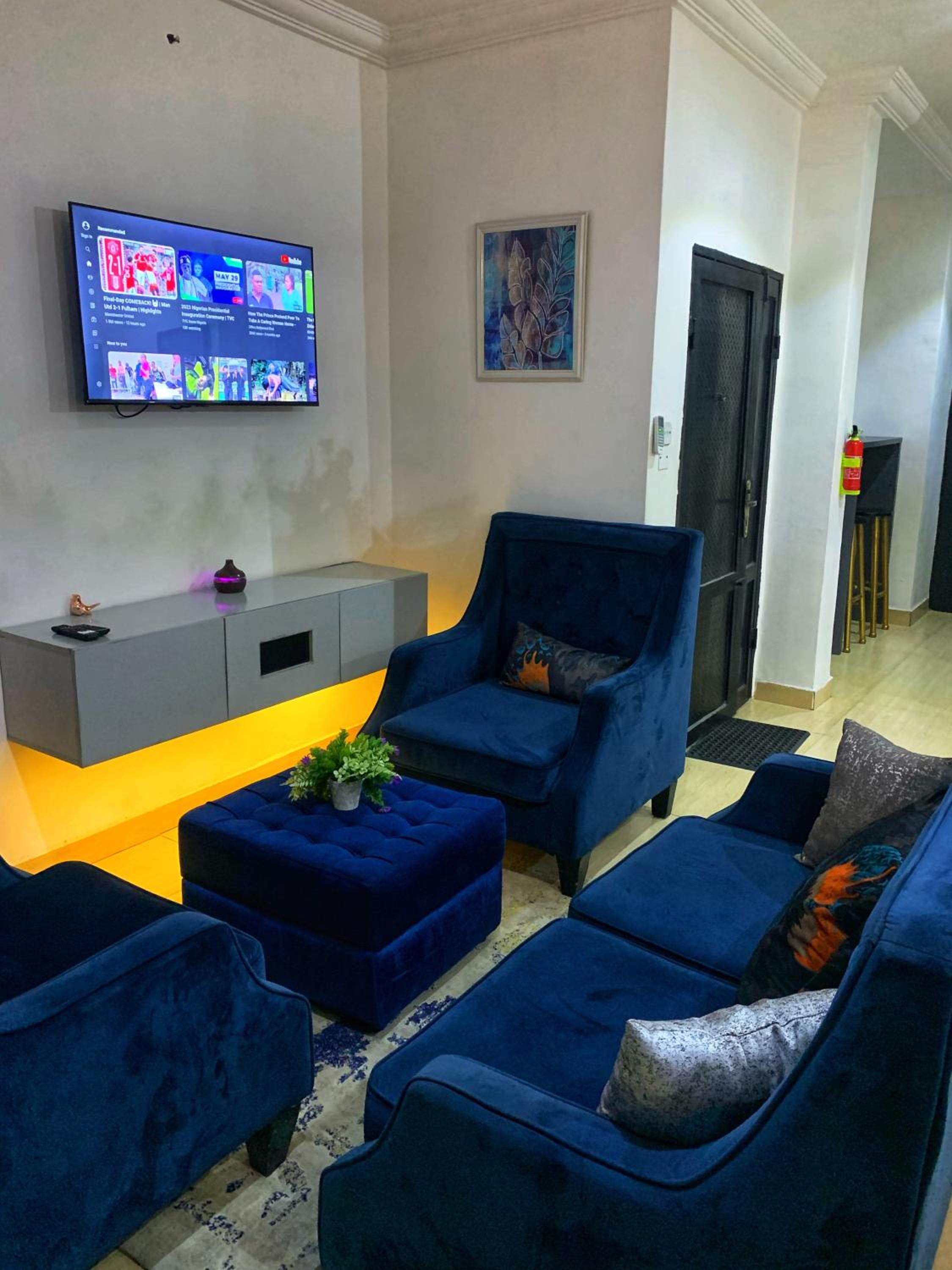 Loft Studio Unit in Lekki phase 1 - 2 ACs, Kitchen, Closet & Ironing room, Netflix, WI-FI, Bath tub 1 view 2