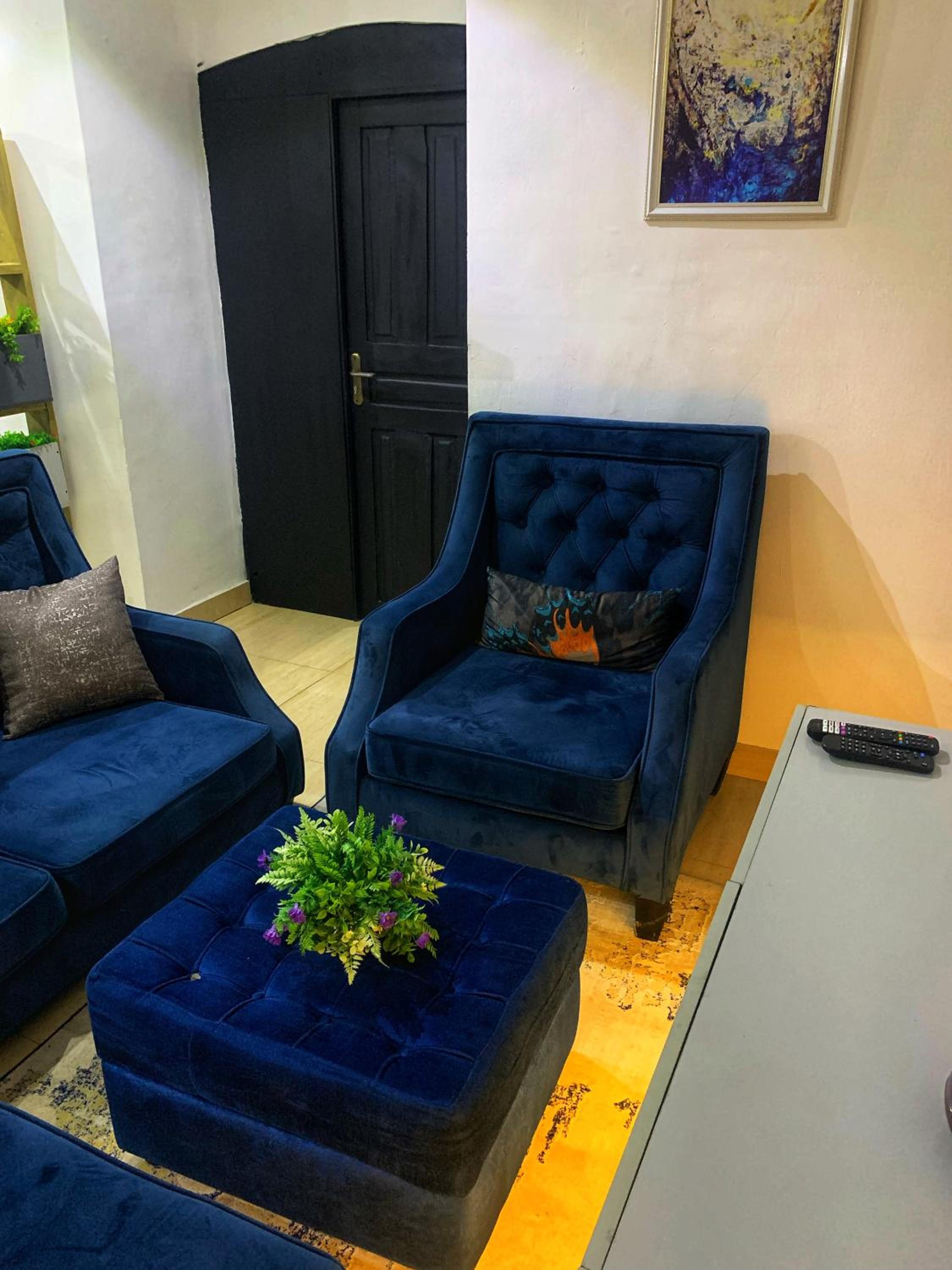Loft Studio Unit in Lekki phase 1 - 2 ACs, Kitchen, Closet & Ironing room, Netflix, WI-FI, Bath tub 1 view 3