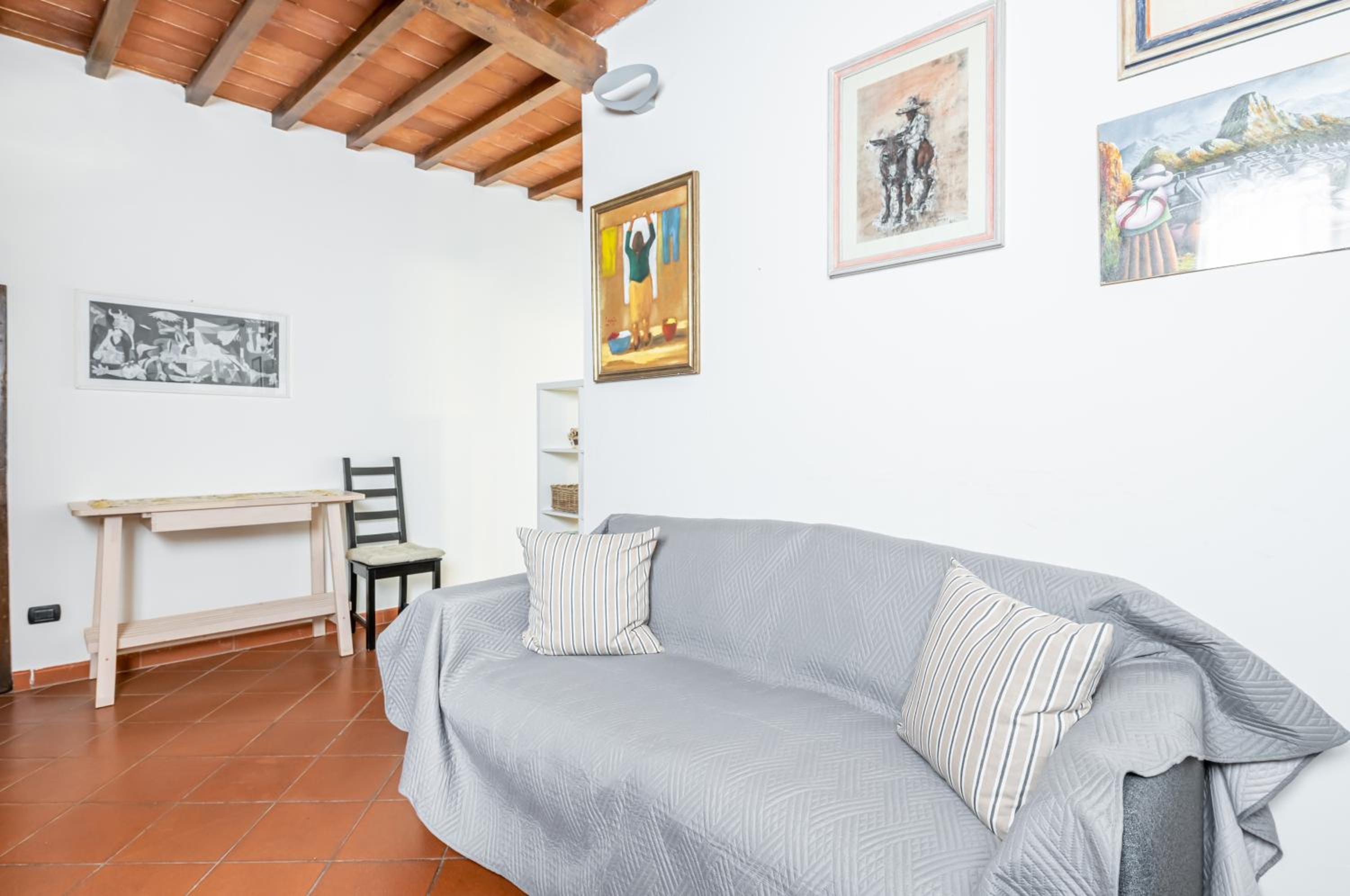 GuestHost - Settignano Quiet Apartment with Private Parking