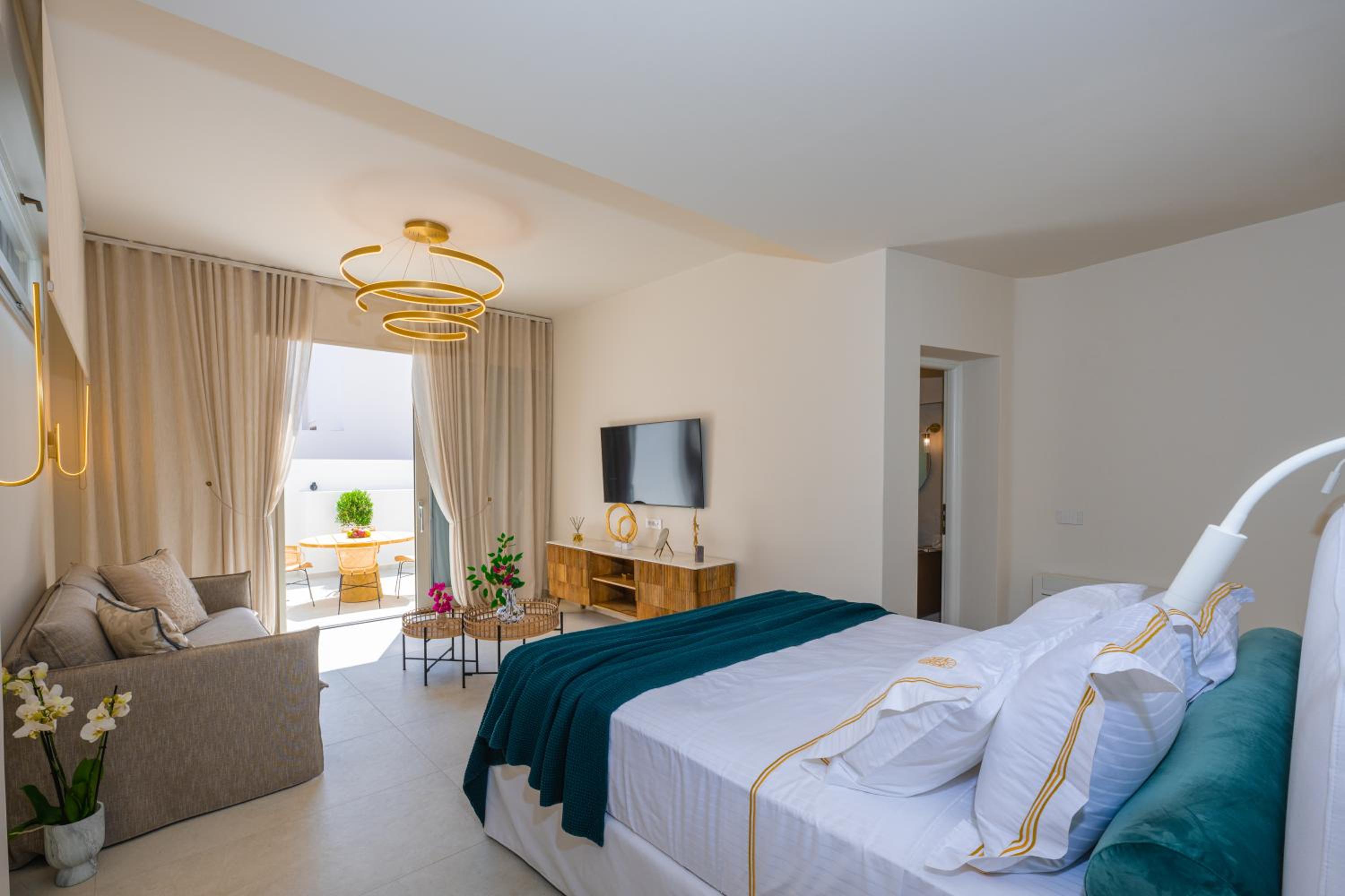 Oia Vacations - La Madeleine - Property Image 9
