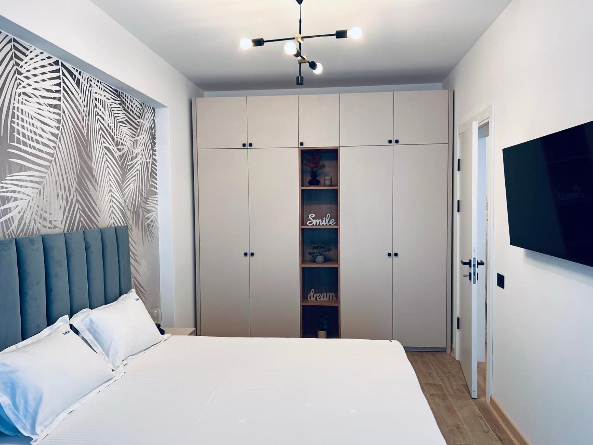 DAMAR Infinity Beach and Pool Mamaia- private parking view 2