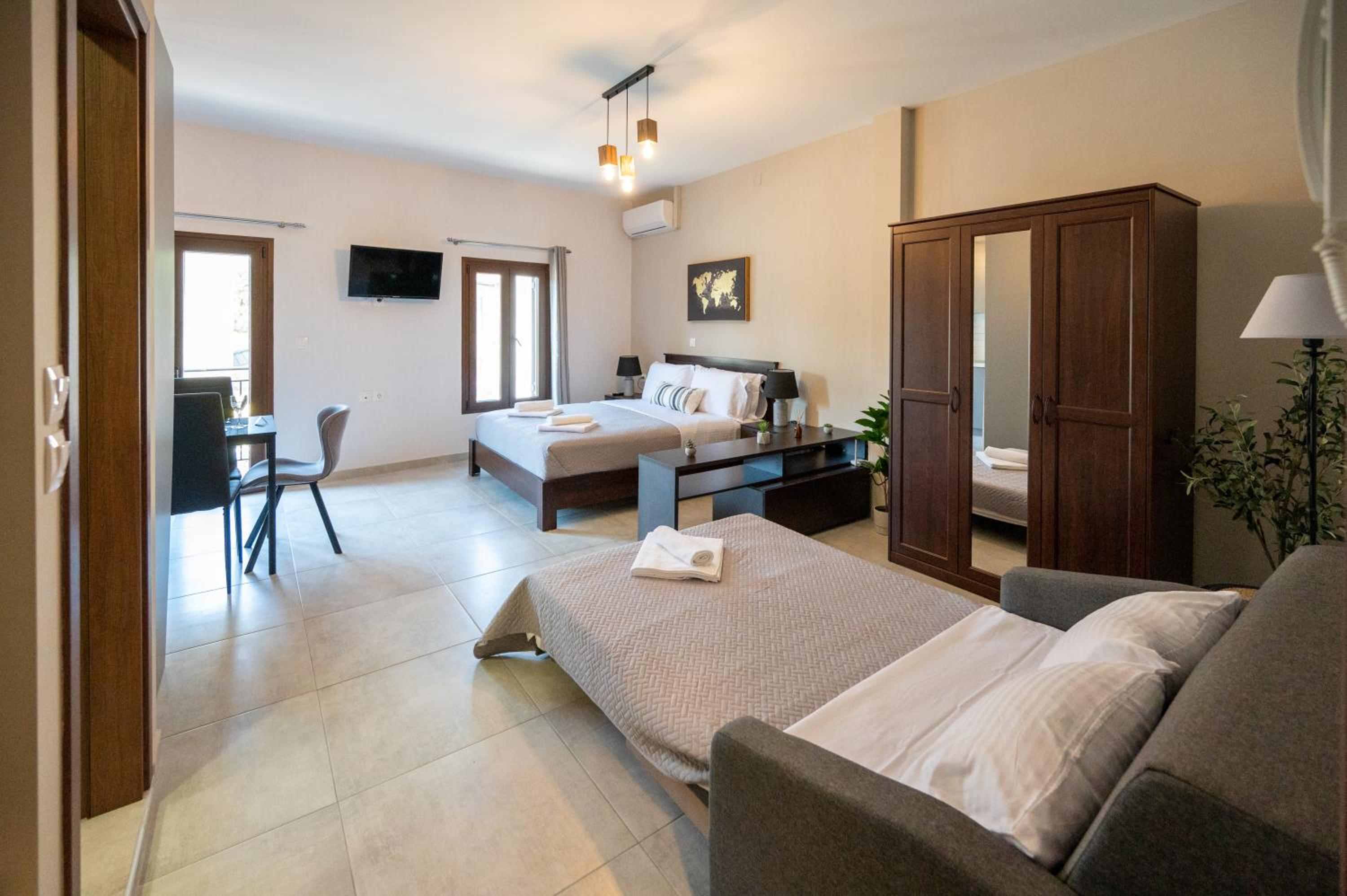 Casa en el Lago -Luxury apartments in the historical center of Ioannina view 3