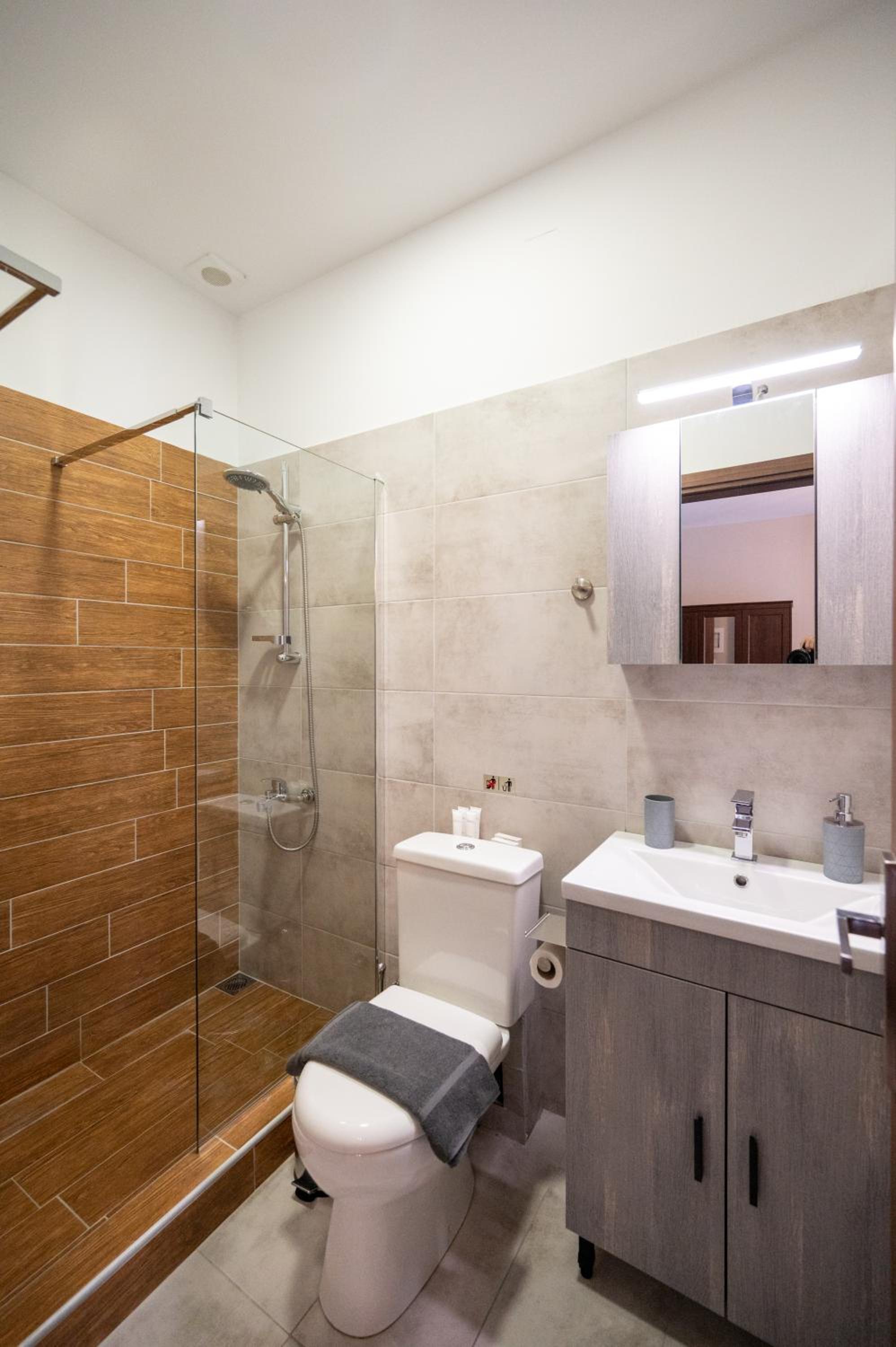 Casa en el Lago -Luxury apartments in the historical center of Ioannina view 4