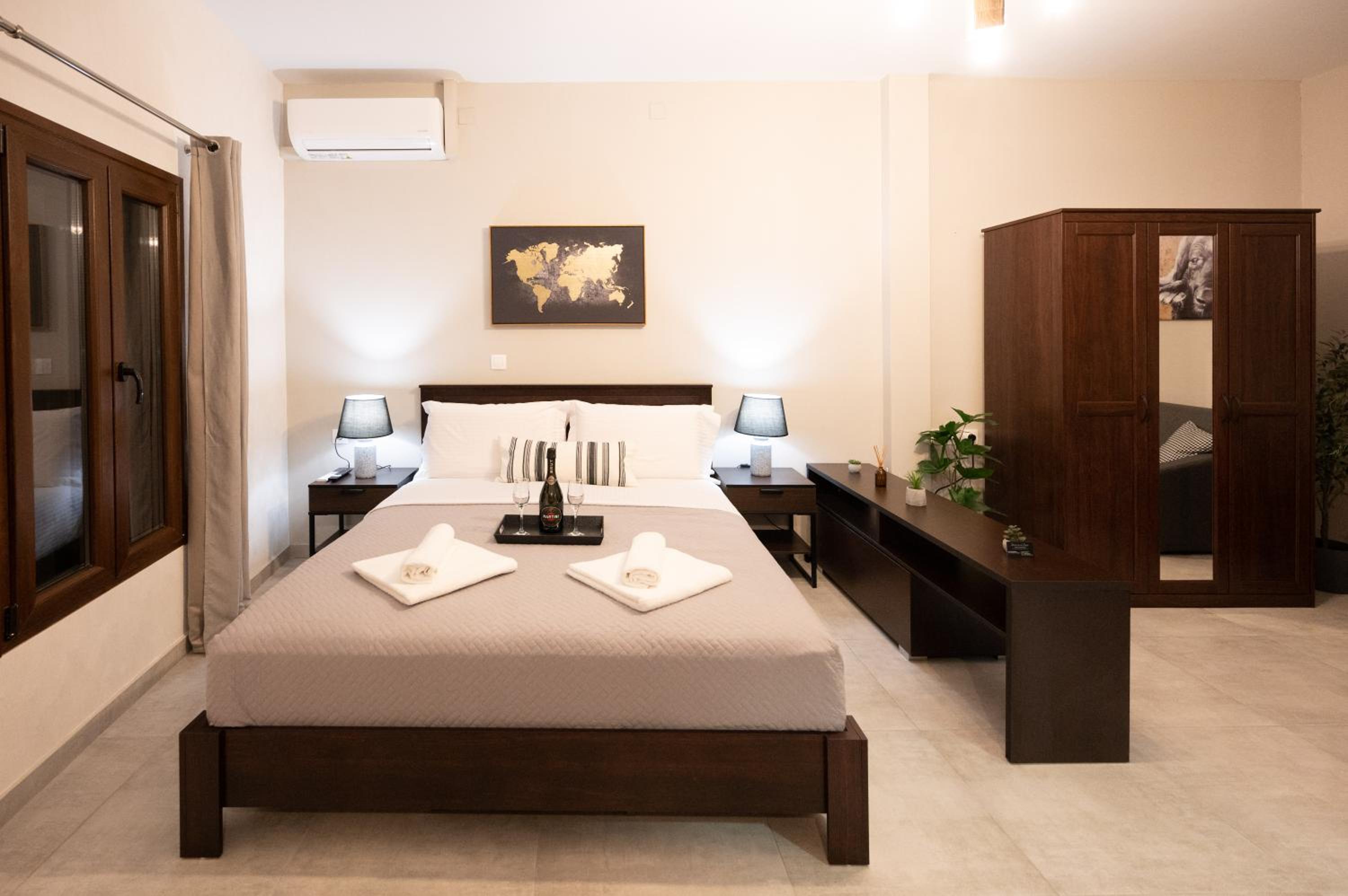 Casa en el Lago -Luxury apartments in the historical center of Ioannina view 2