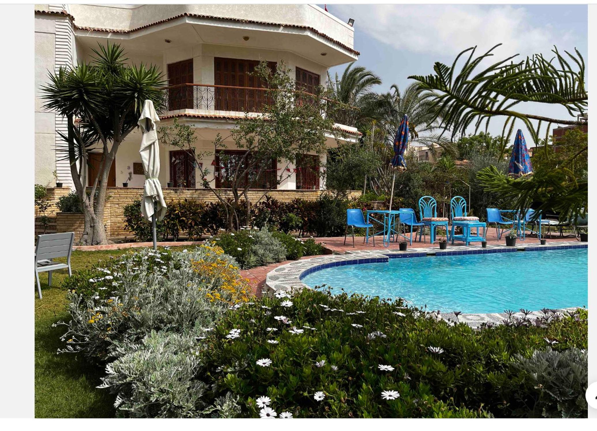 White Family Villa - Private Pool - AC - Very Big Garden - 5 bedrooms - 5- Min Walk to Beach view 4
