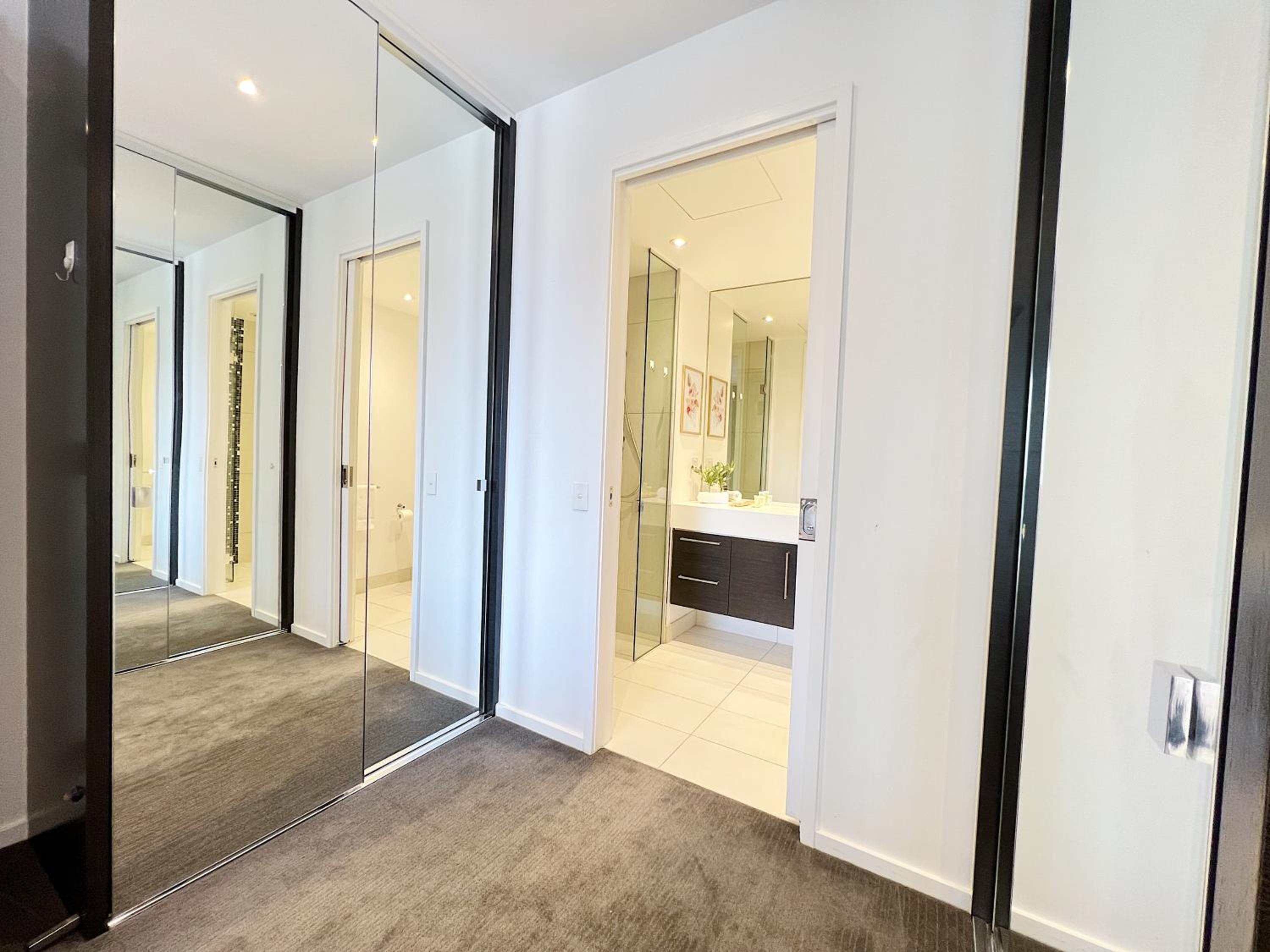 Astonishing Southbank Pearl Tower Residences near Crown Casino