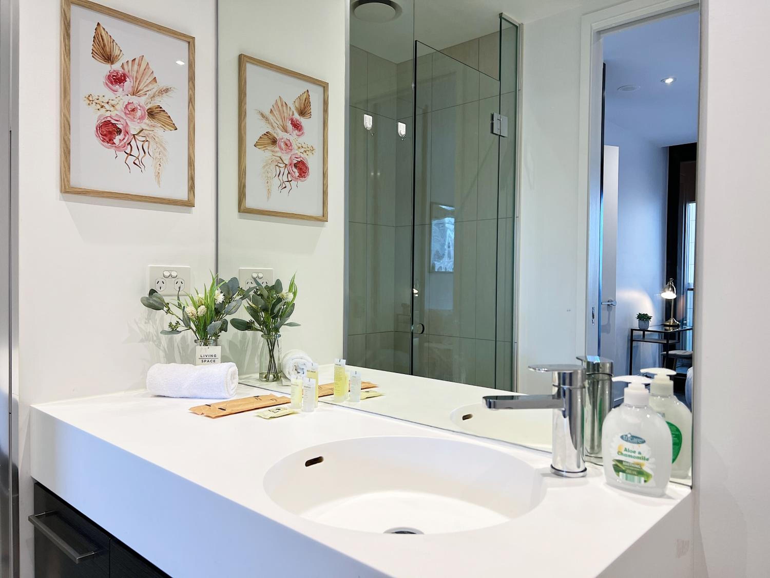 Astonishing Southbank Pearl Tower Residences near Crown Casino
