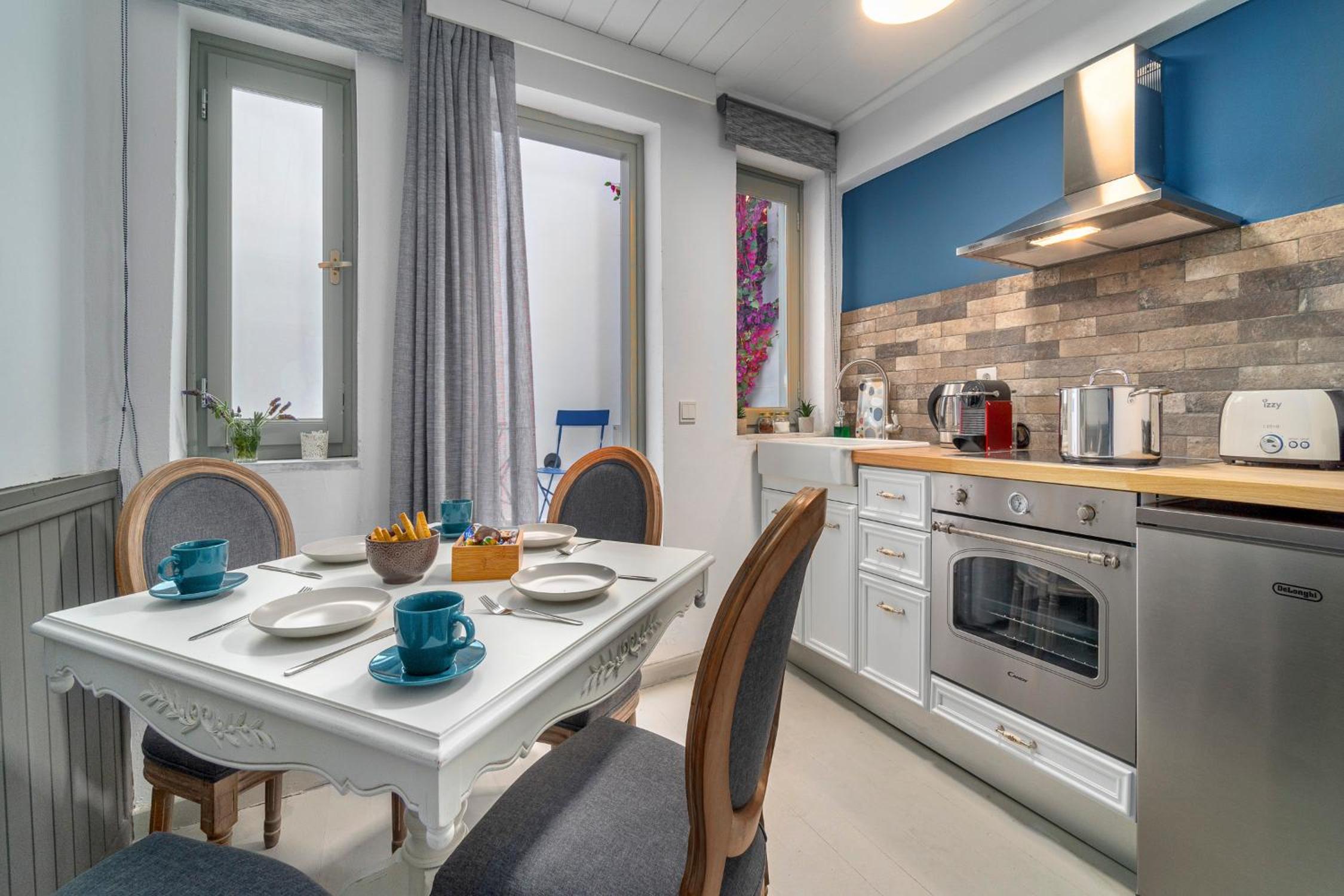 Kastro Residence
