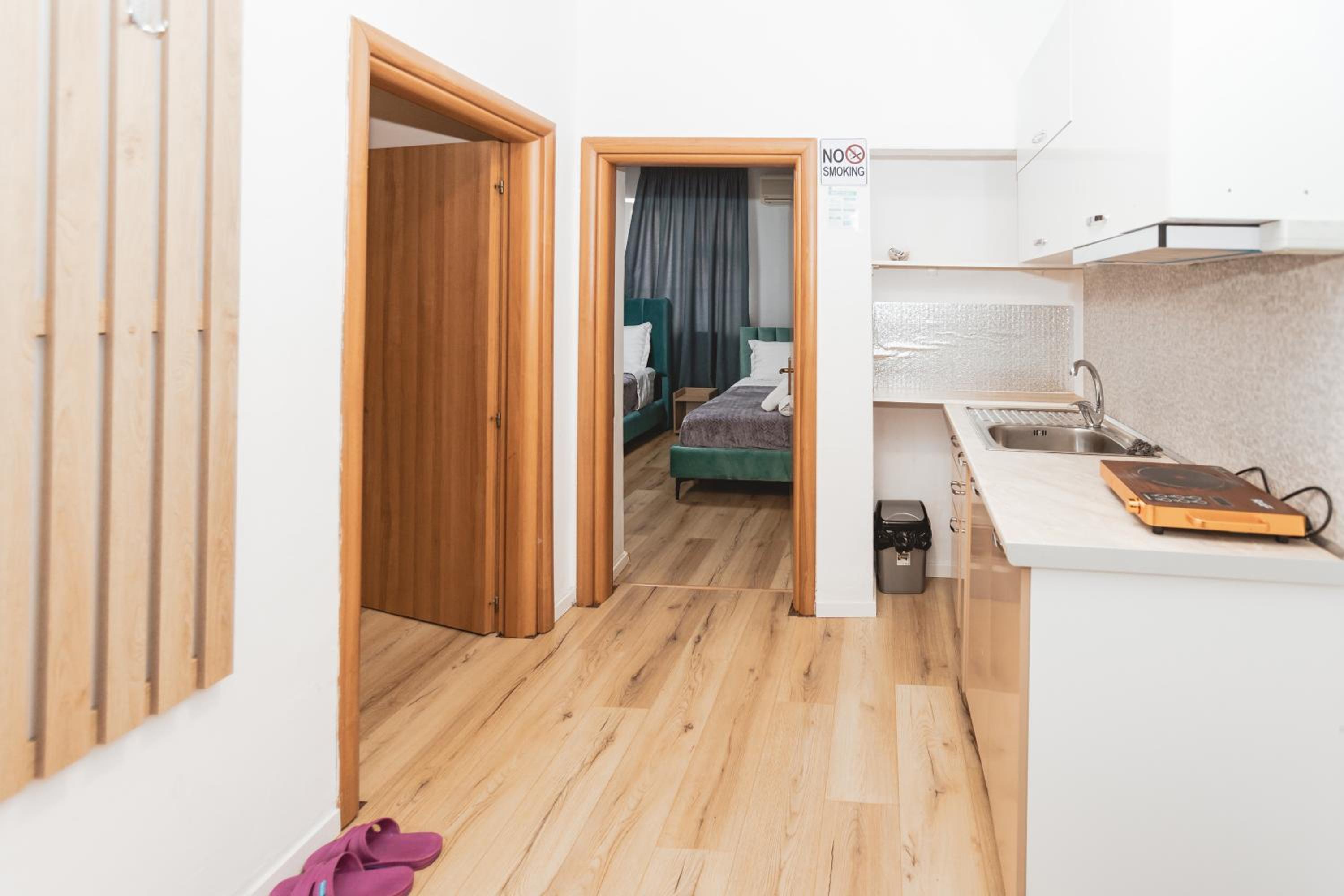 Central Apartment - Steps form New Bazaar