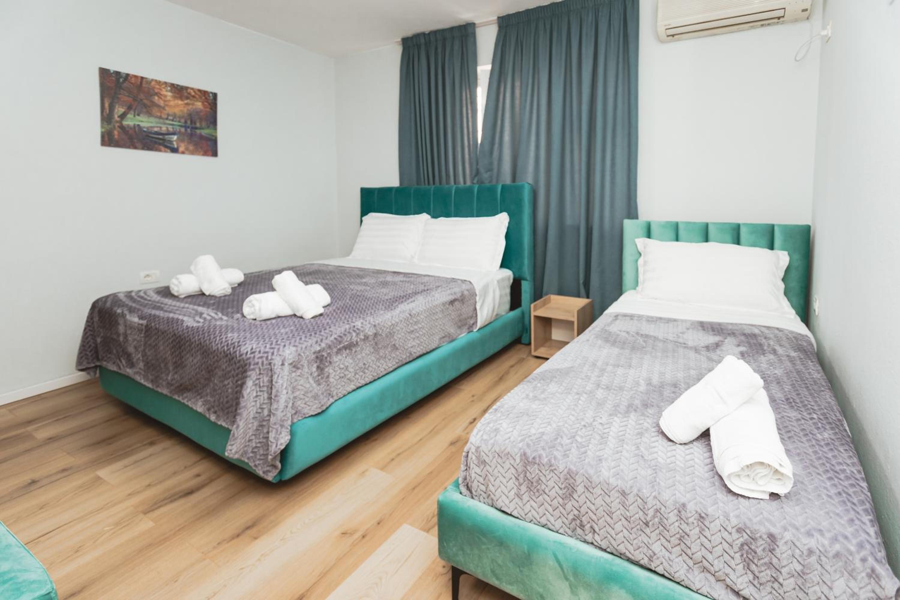 Central Apartment - Steps form New Bazaar