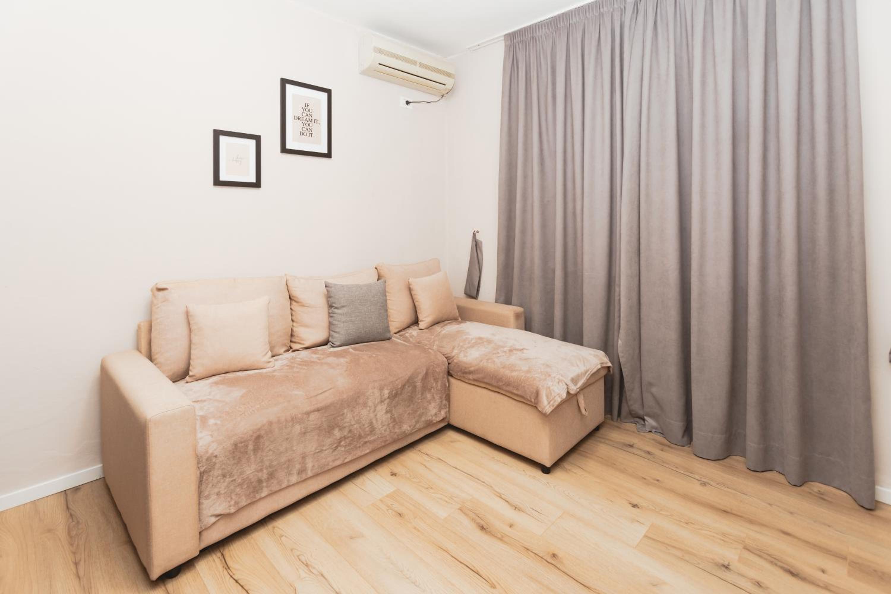 Central Apartment - Steps form New Bazaar