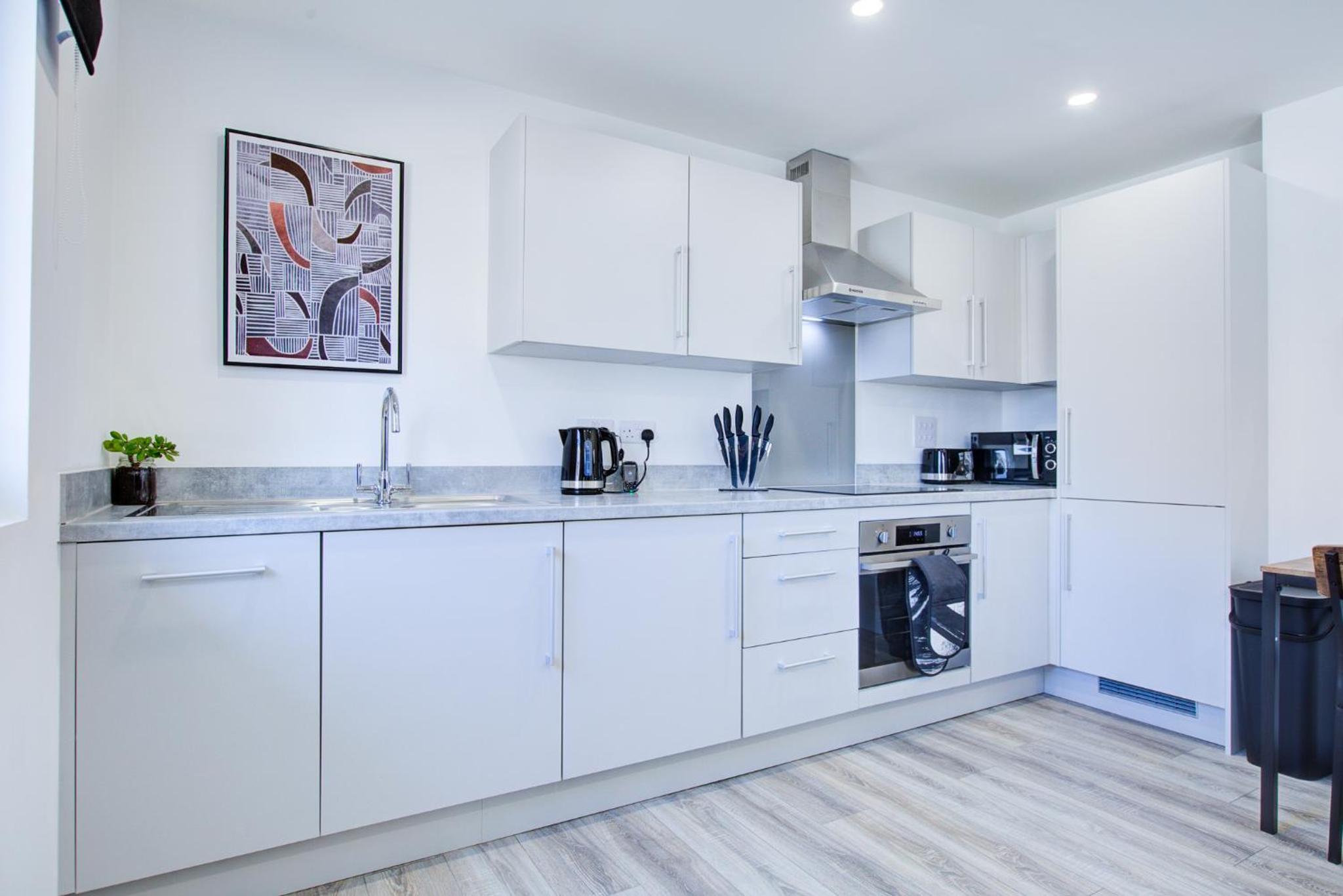 Penny Place Retreat – Central 2BED 2BATH by Station and Free Parking view 3