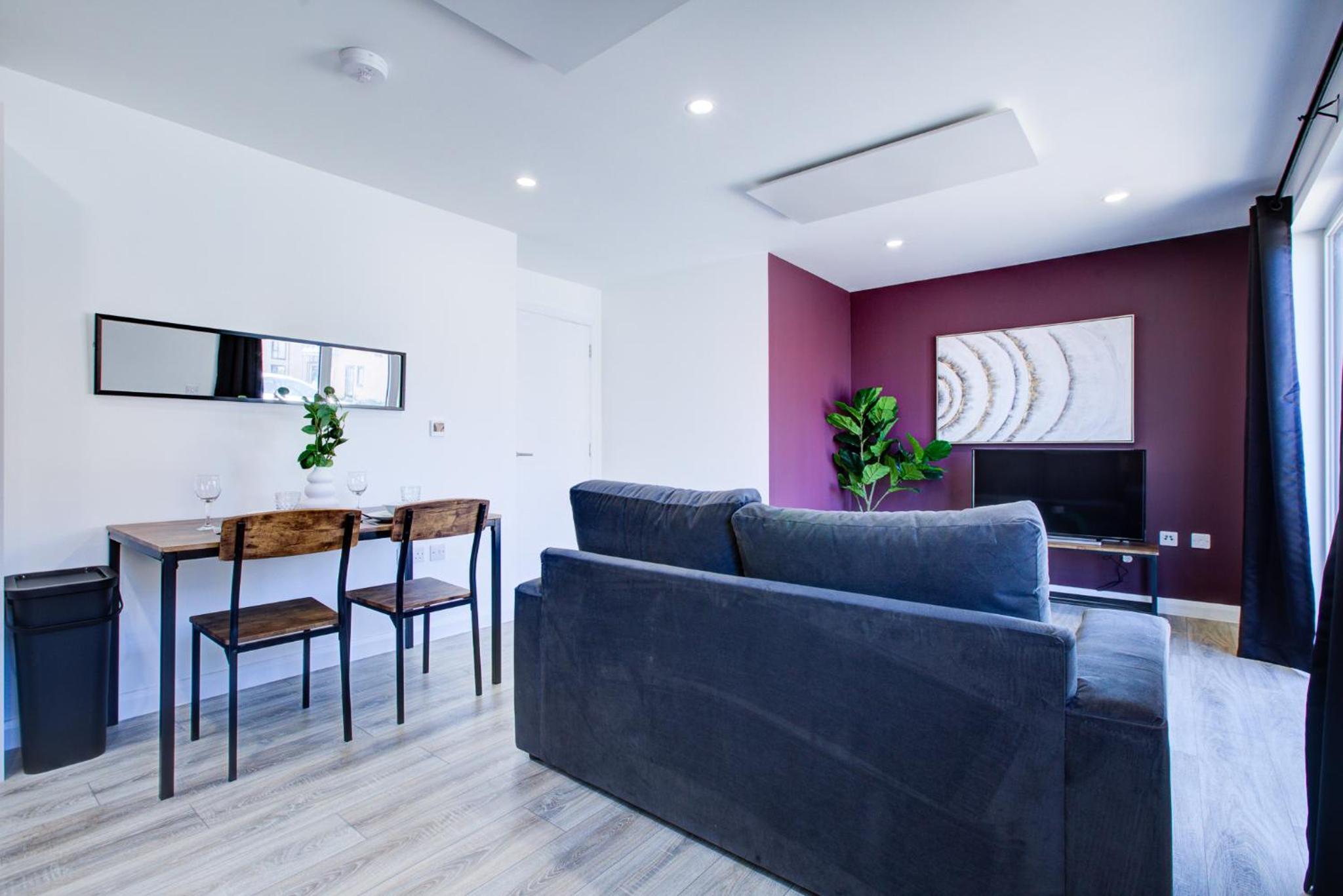 Penny Place Retreat – Central 2BED 2BATH by Station and Free Parking view 5