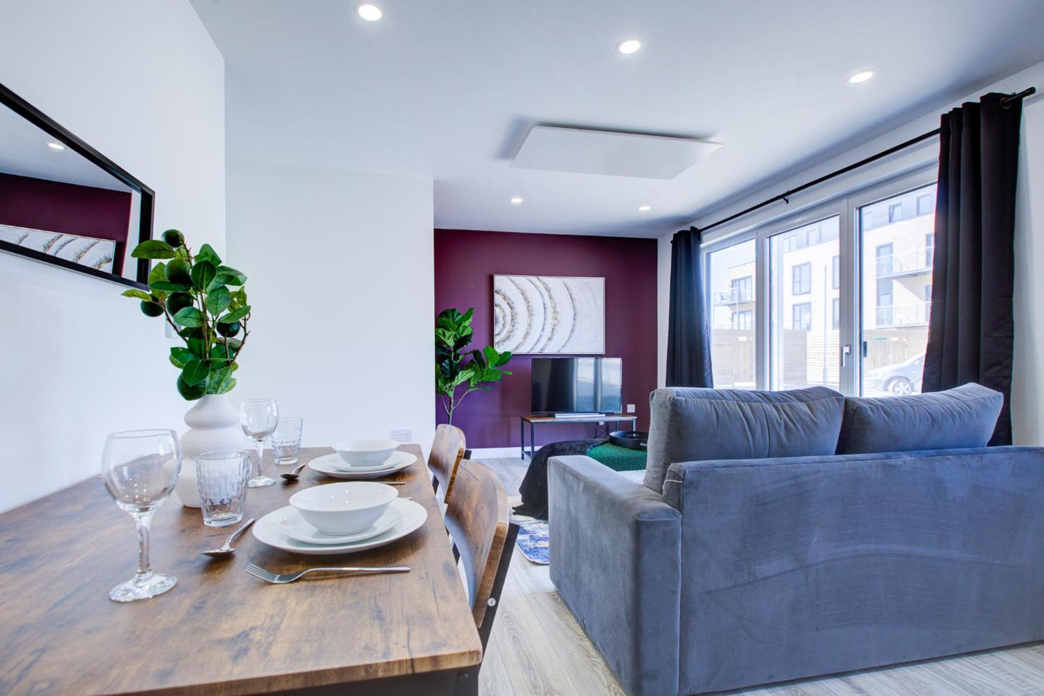 Penny Place Retreat – Central 2BED 2BATH by Station and Free Parking view 4