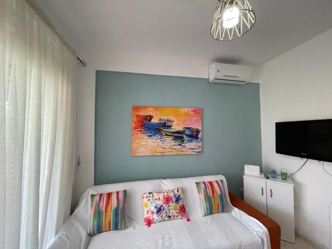 Cozy Doras Beach House Offers Panoramic Views of Sea view 4