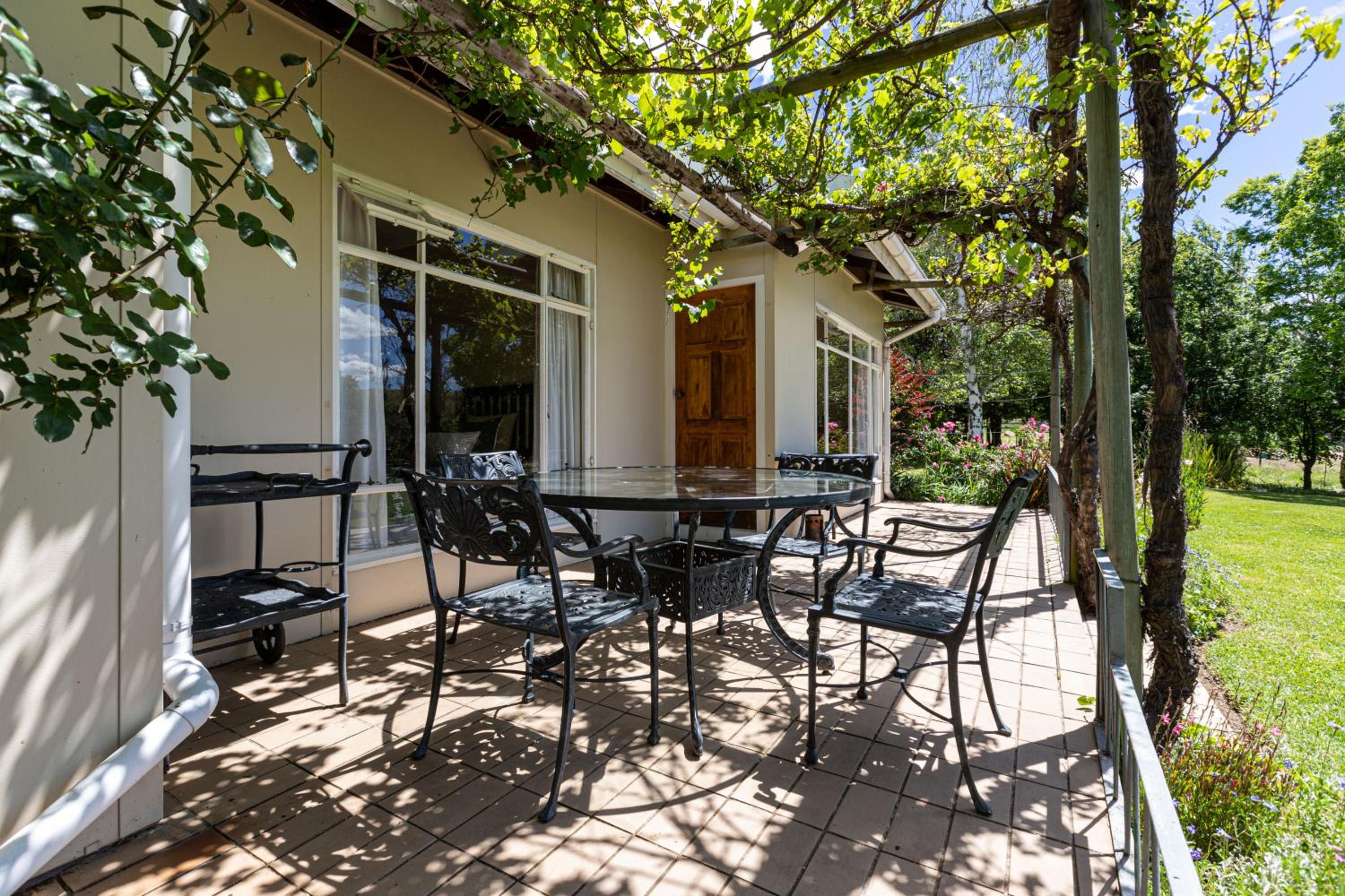 Lowestoffe Country Lodge - Trout view 2