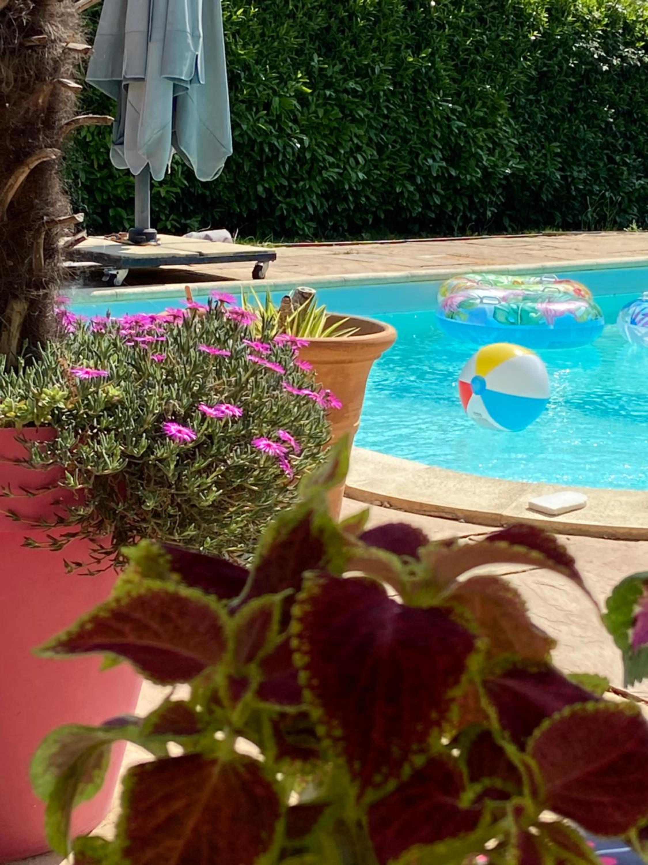 Chambres dans villa avec piscine view 2
