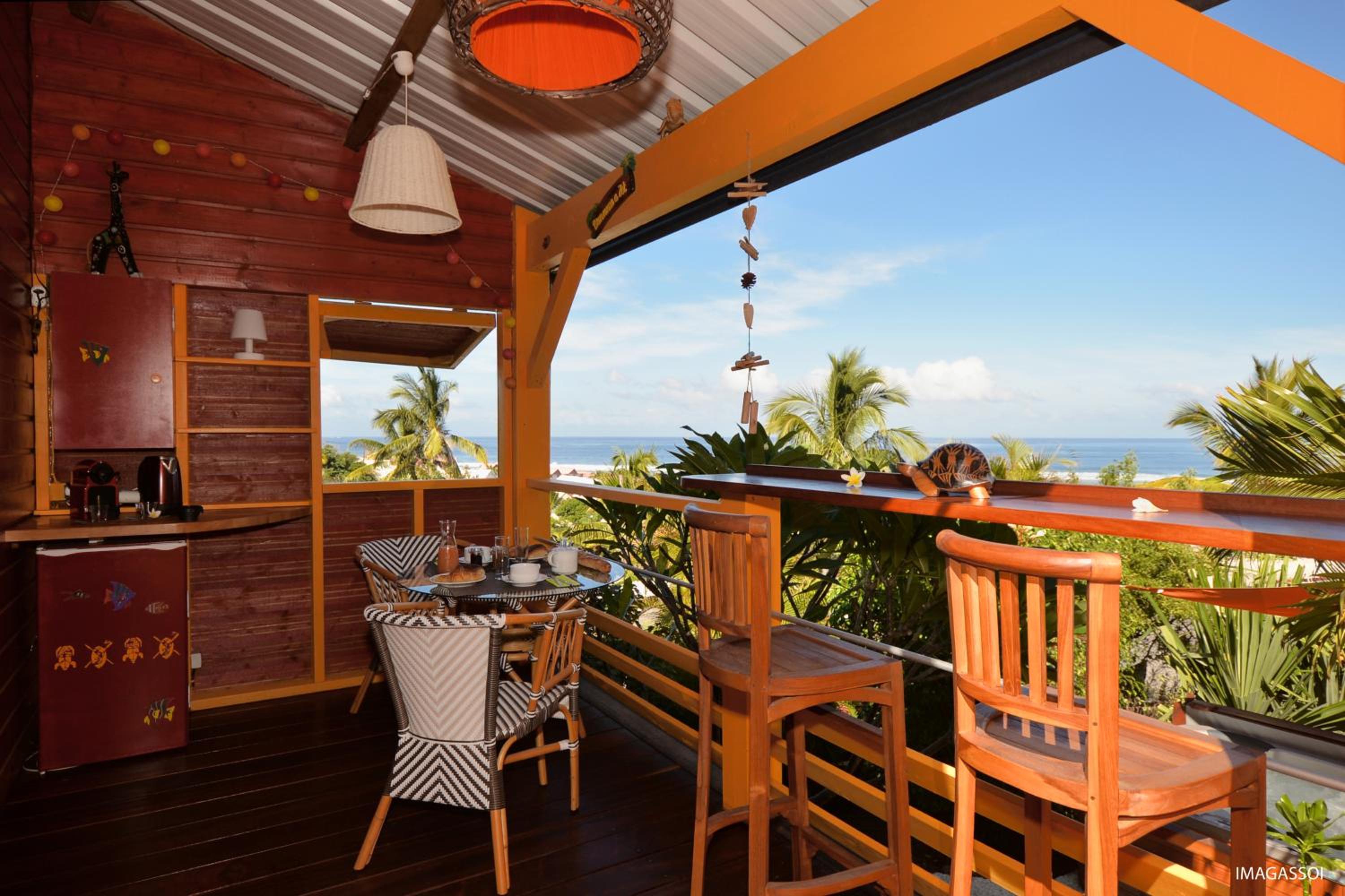 Poz Lagon - chambre d'hôtes - Bungalow pour 2 personnes - Jacuzzi privatif - petit déjeuner - Vue sur le lagon view 2