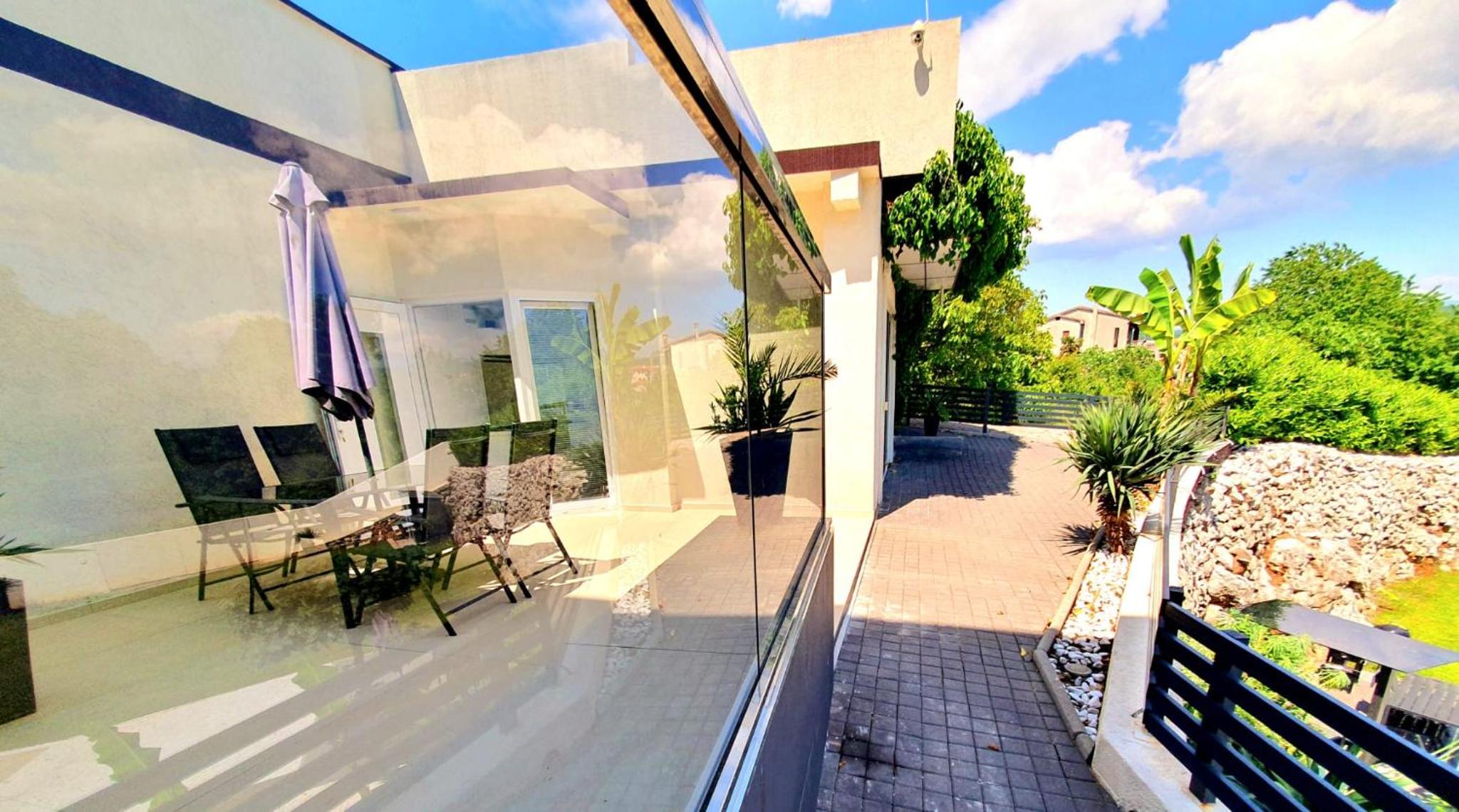 Penthouse Jacuzzi & Pool Luxury Apartments