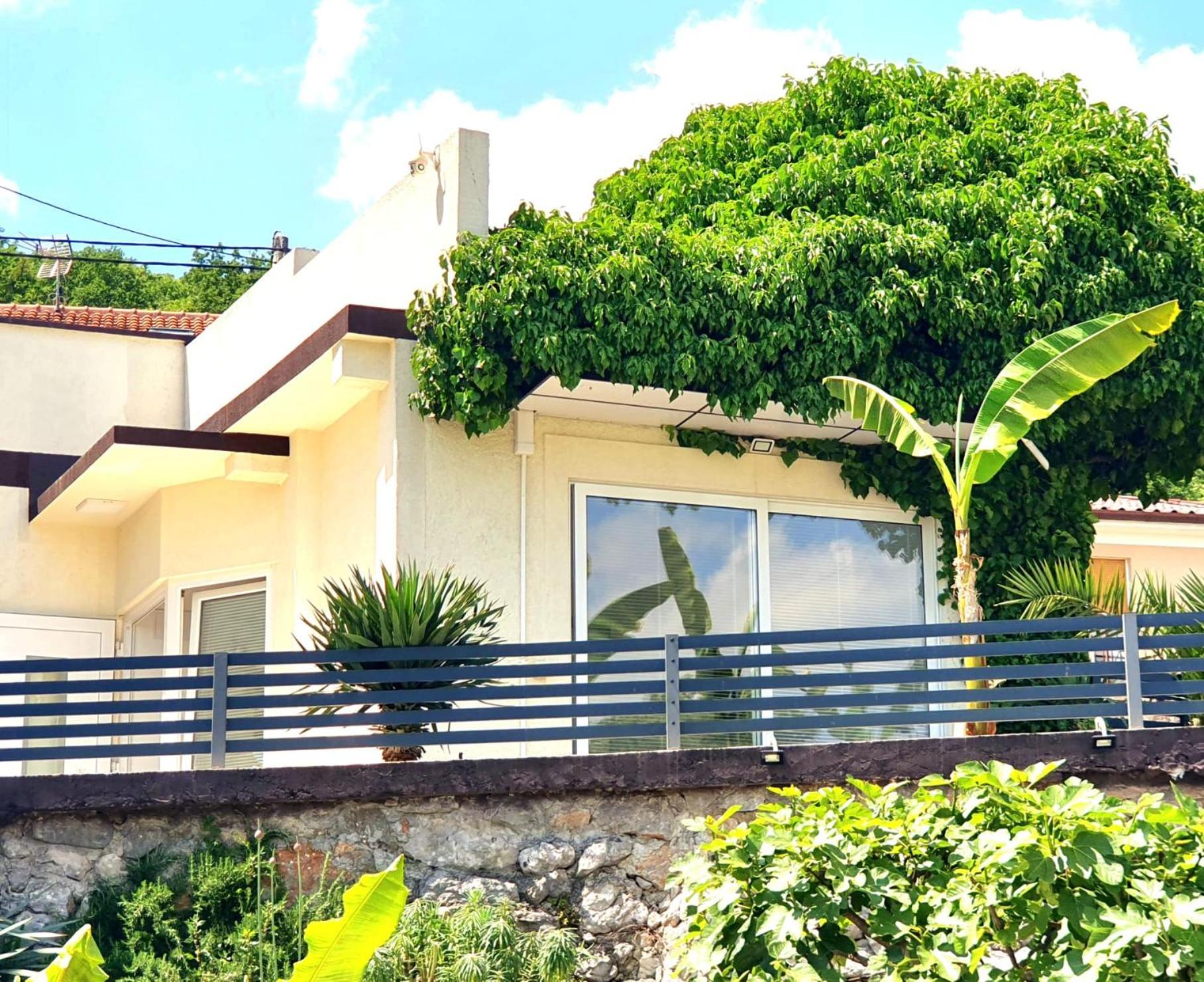 Penthouse Jacuzzi & Pool Luxury Apartments