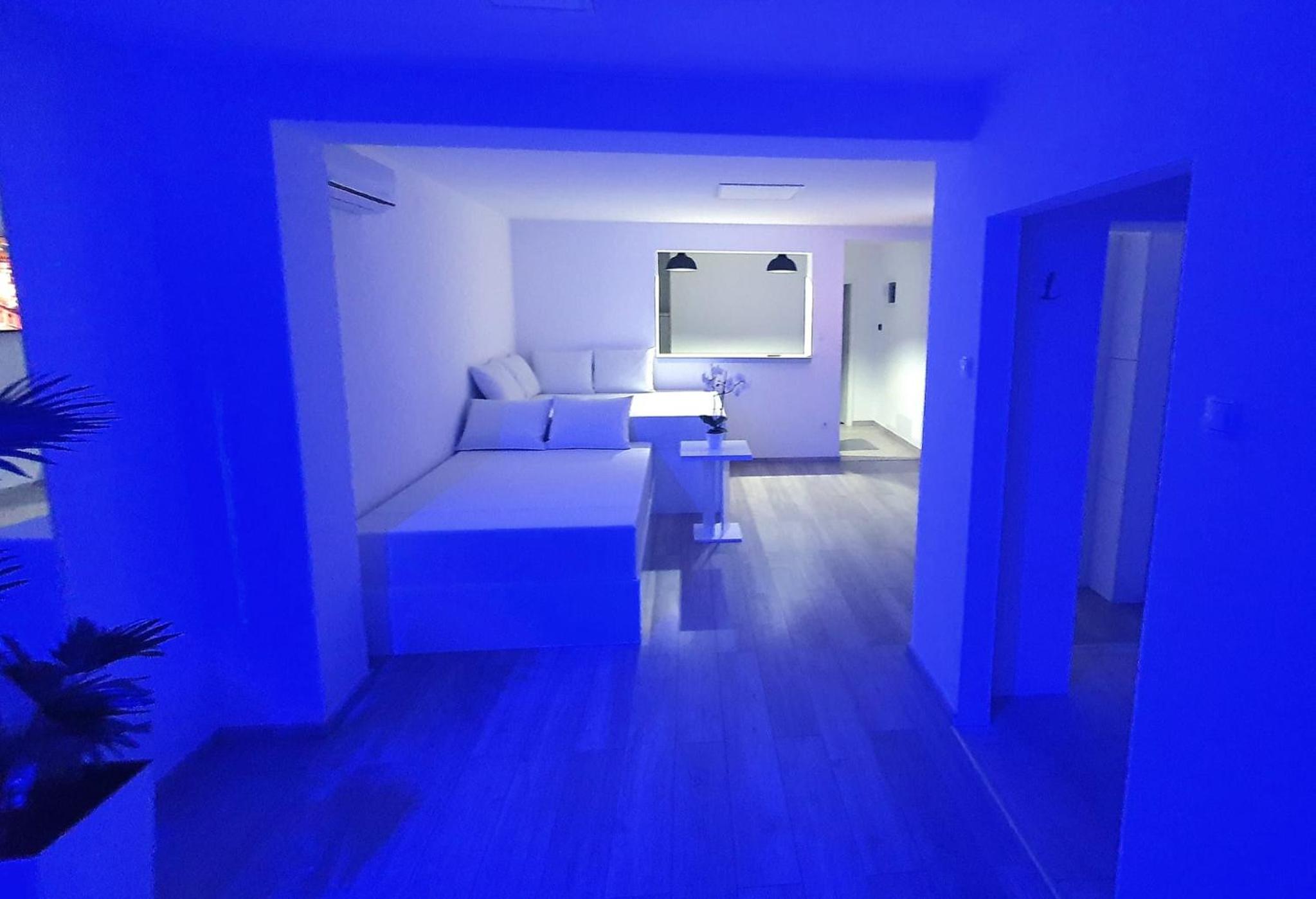 Penthouse Jacuzzi & Pool Luxury Apartments